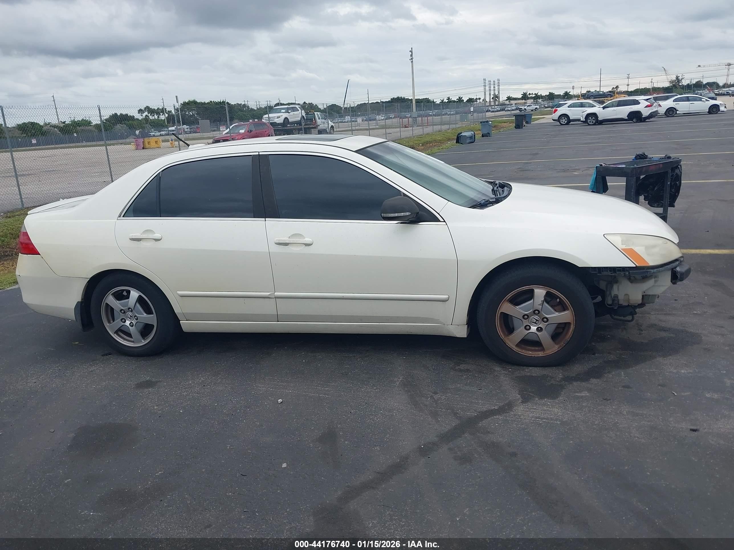 2007 Honda Accord Hybrid   White vin: JHMCN36417C002874