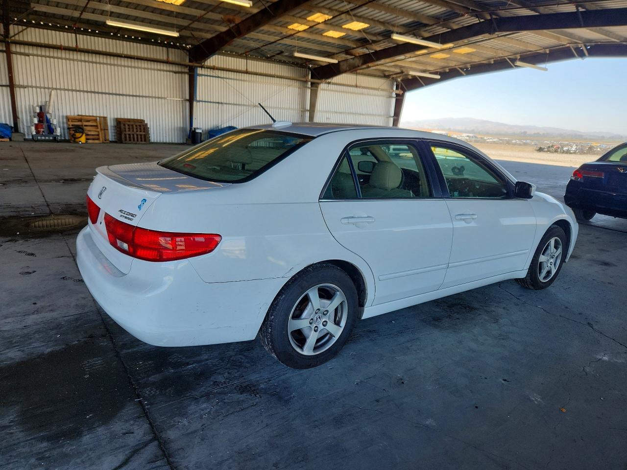 2005 Honda Accord Hybrid White vin: JHMCN36455C003703