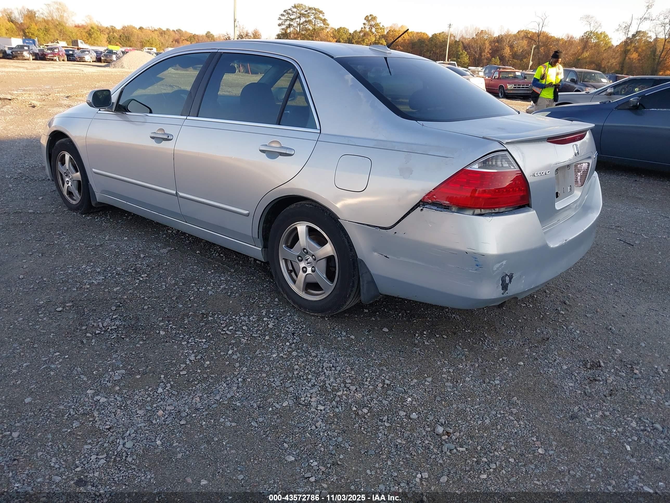 2007 Honda Accord Hybrid   Silver vin: JHMCN36467C000098