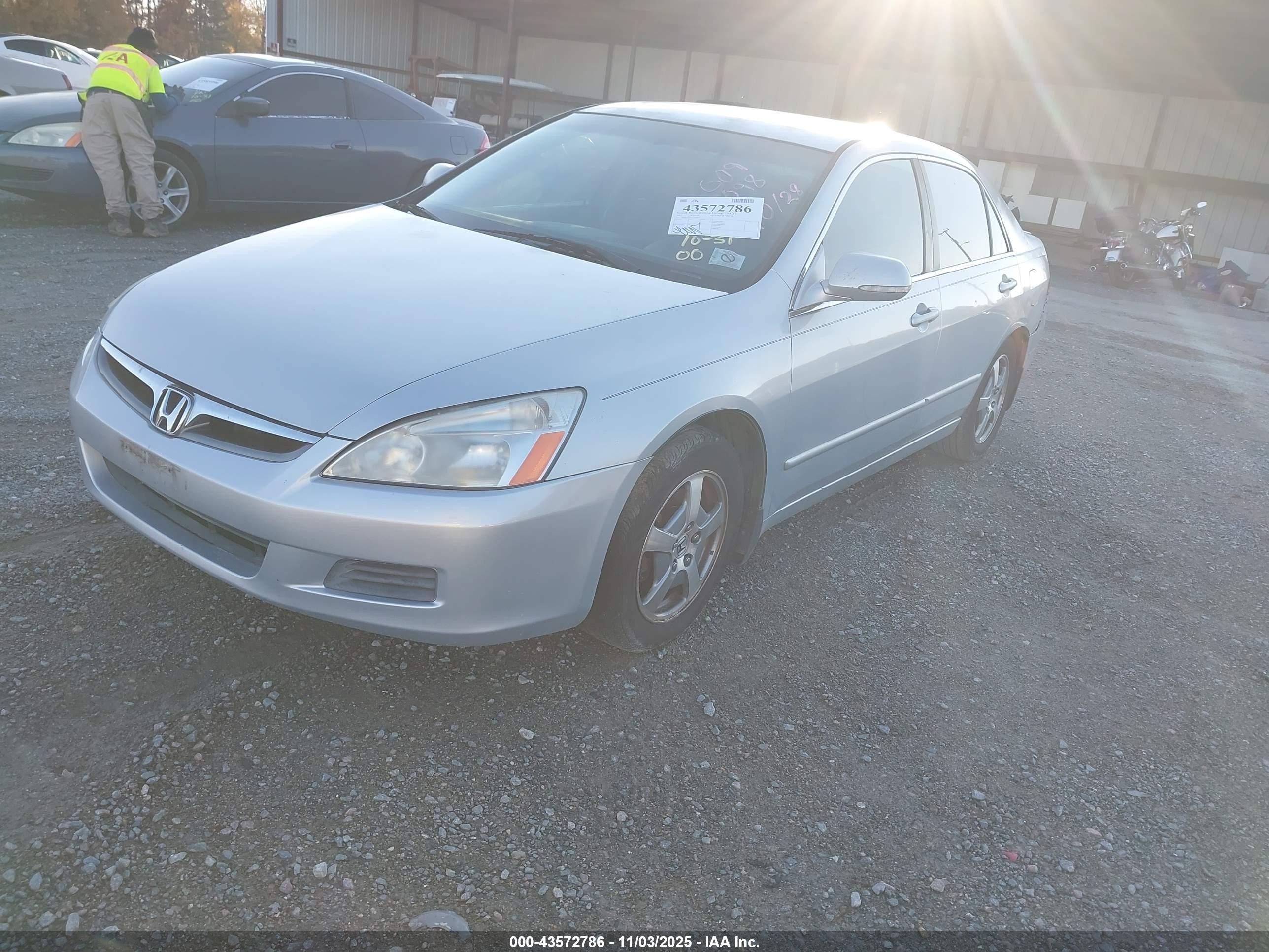 2007 Honda Accord Hybrid   Silver vin: JHMCN36467C000098