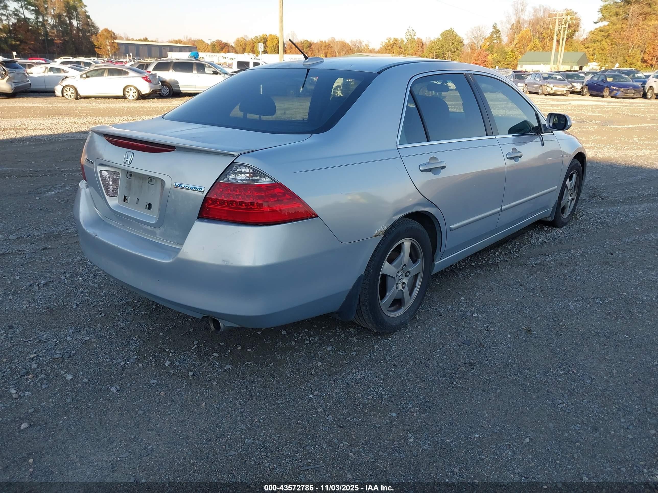2007 Honda Accord Hybrid   Silver vin: JHMCN36467C000098