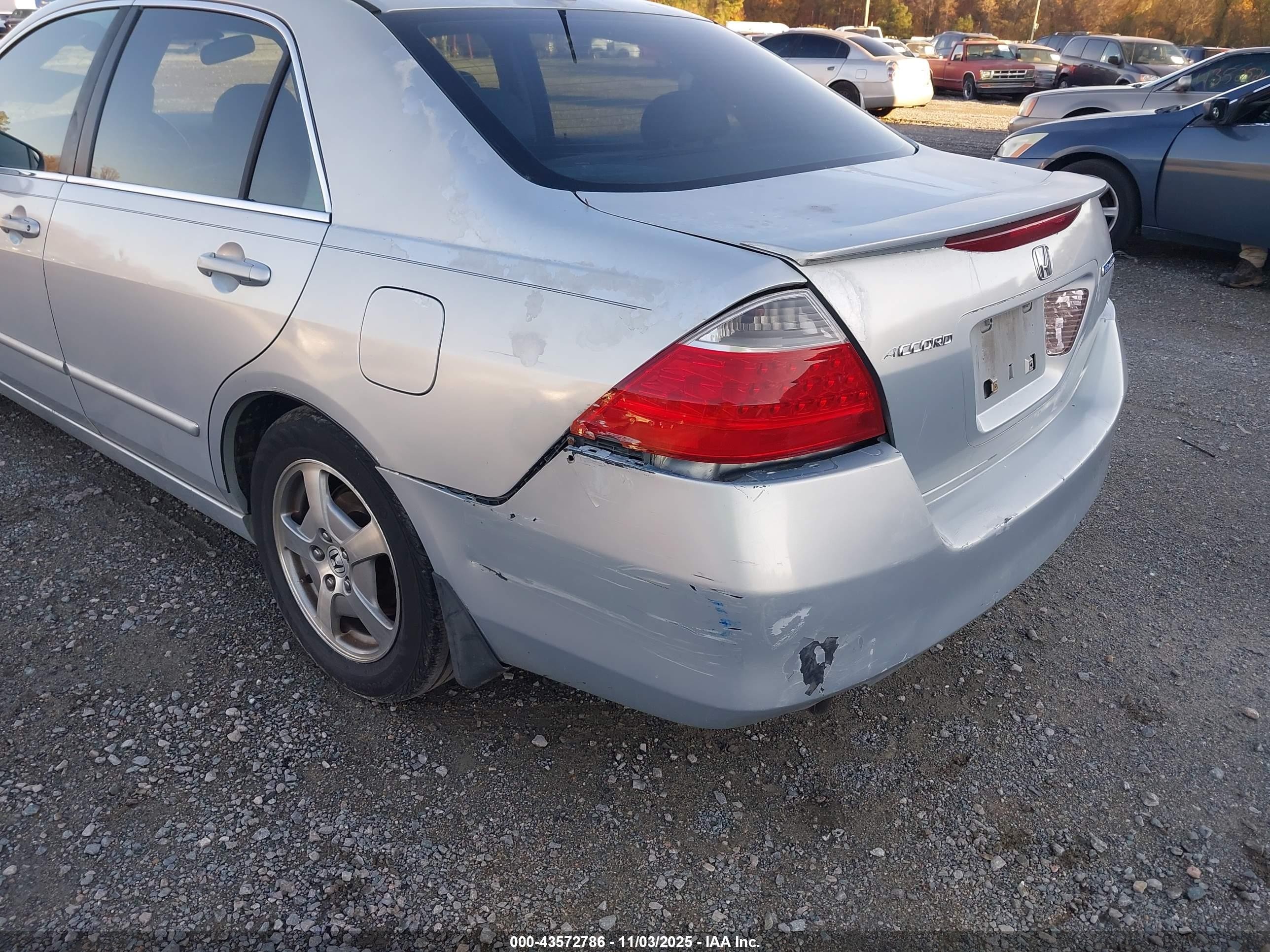 2007 Honda Accord Hybrid   Silver vin: JHMCN36467C000098
