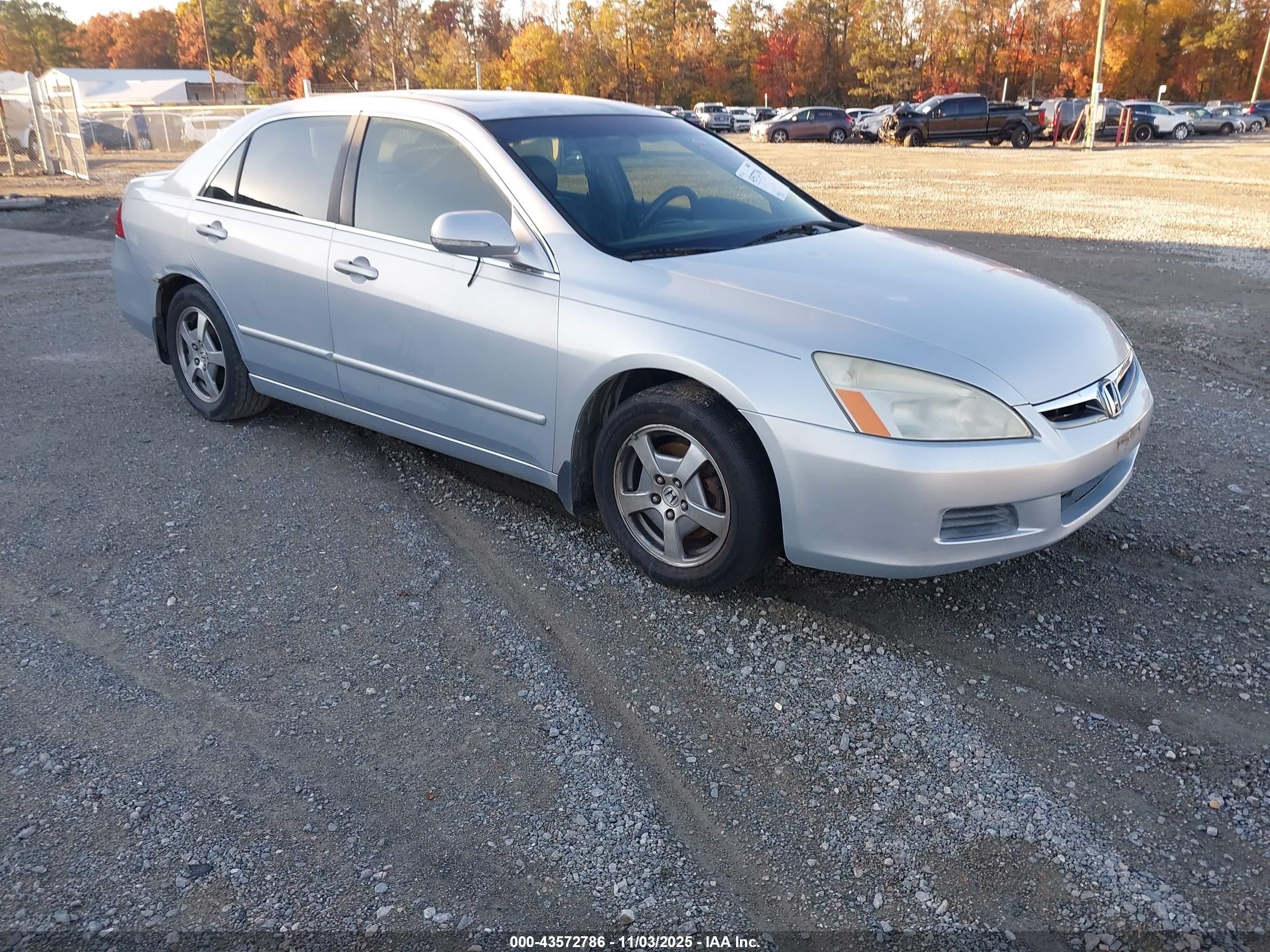2007 Honda Accord Hybrid   Silver vin: JHMCN36467C000098
