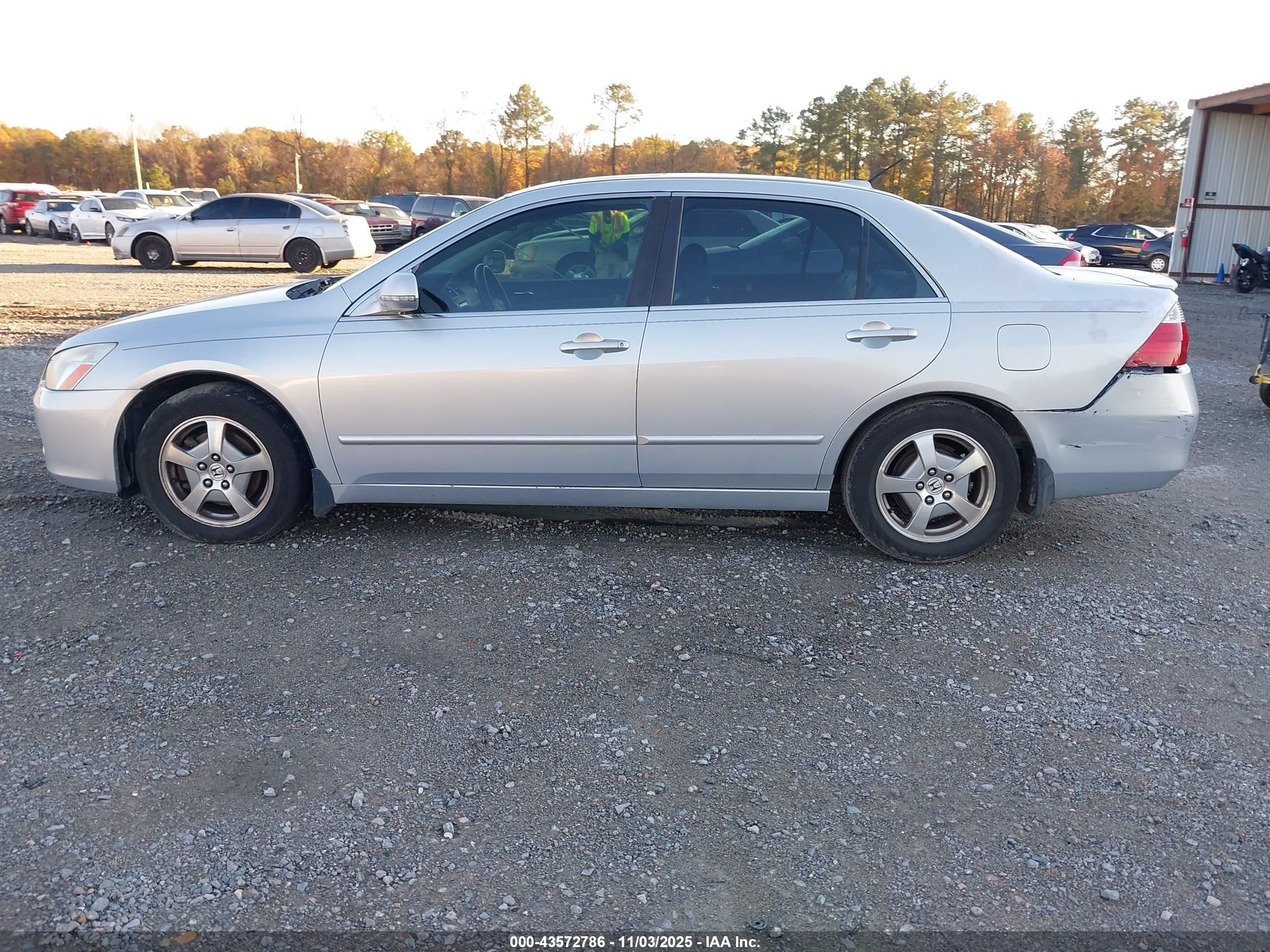2007 Honda Accord Hybrid   Silver vin: JHMCN36467C000098