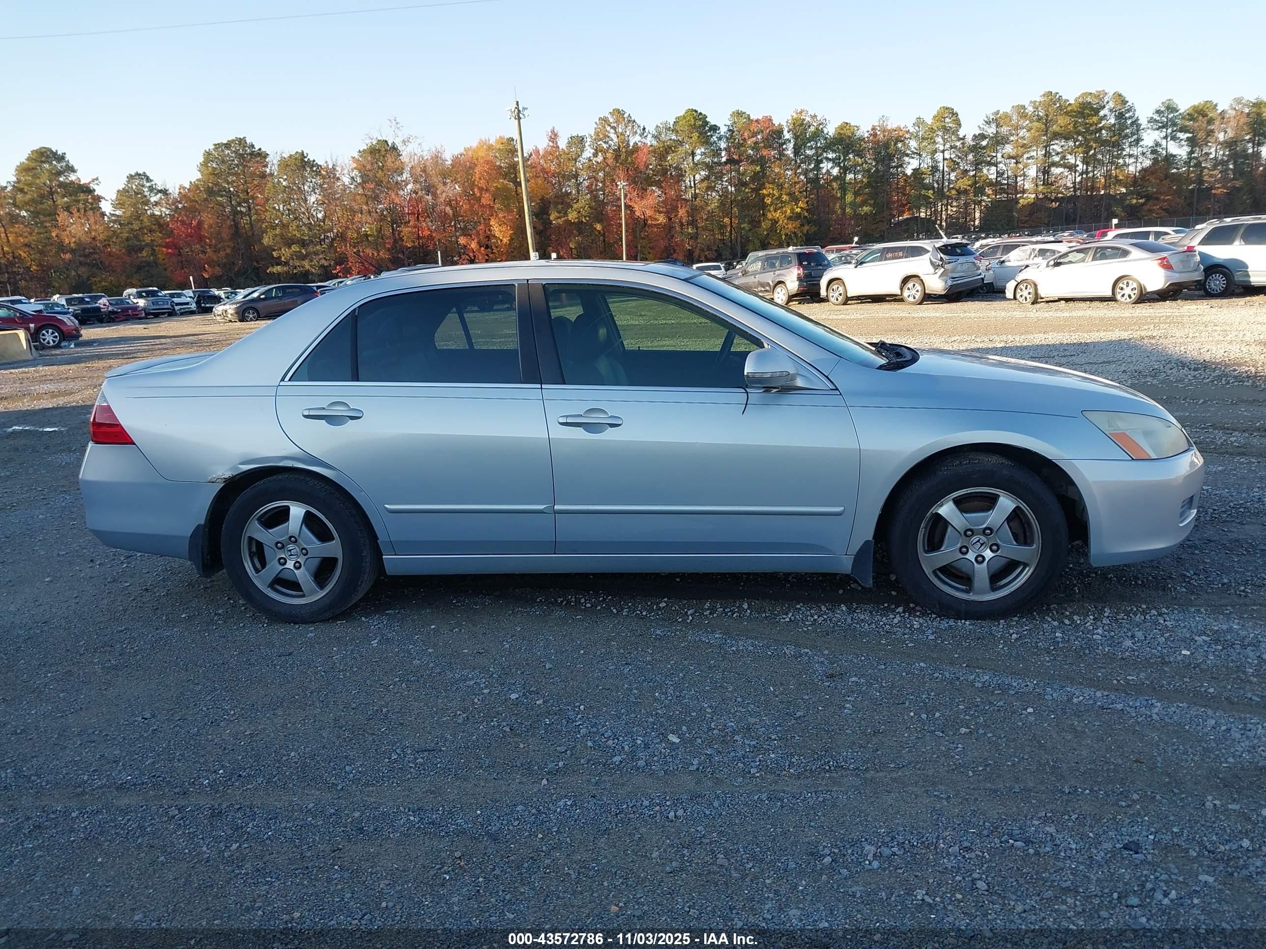 2007 Honda Accord Hybrid   Silver vin: JHMCN36467C000098