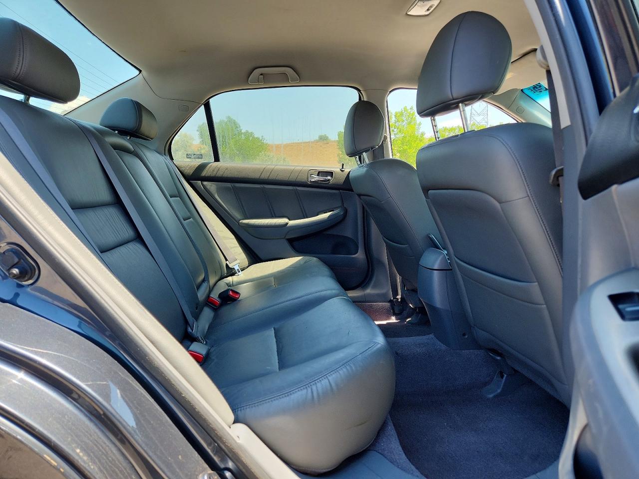 2005 Honda Accord Hybrid Blue vin: JHMCN36475C011964