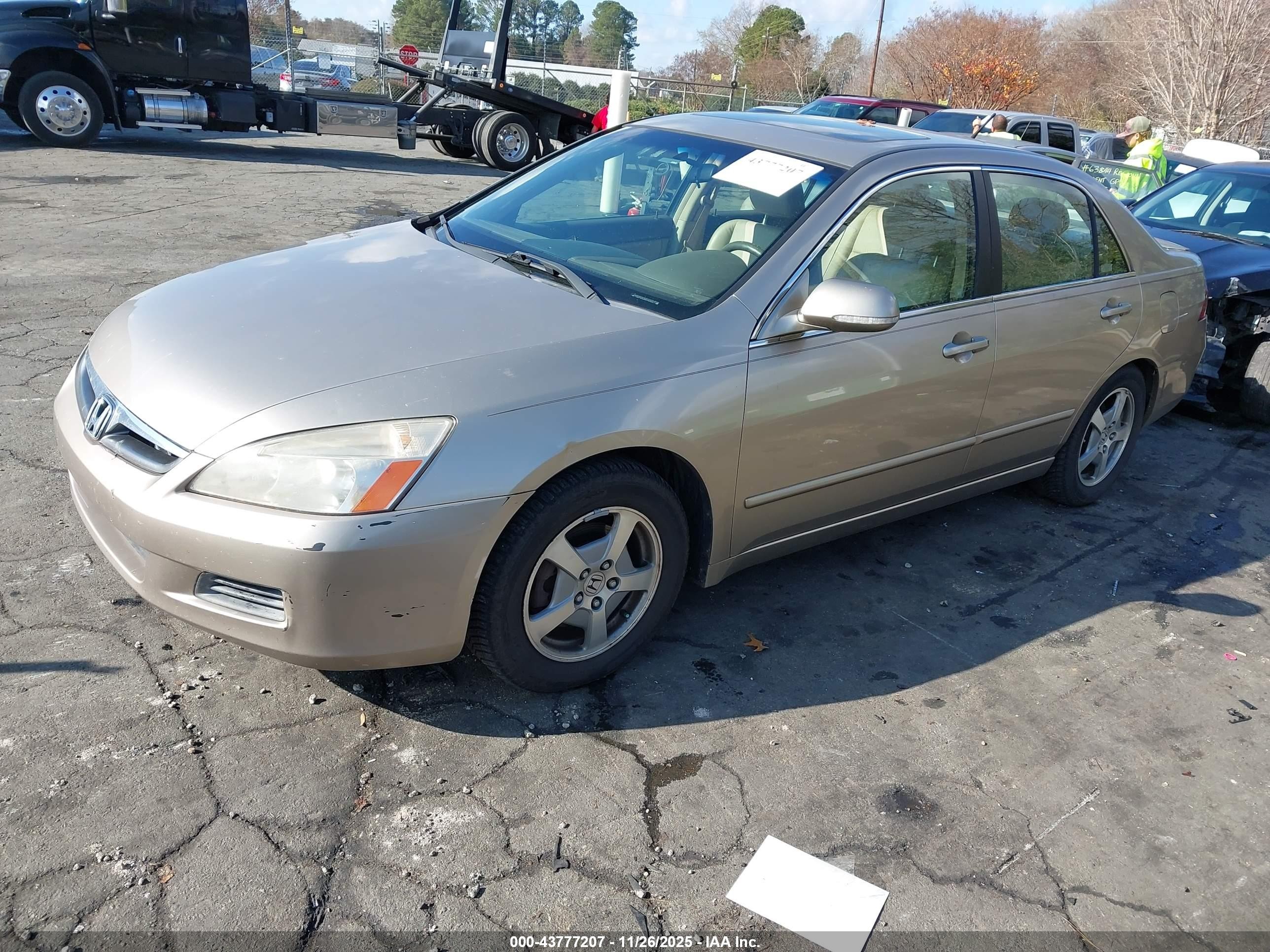 2007 Honda Accord Hybrid   Золотой vin: JHMCN36477C003205