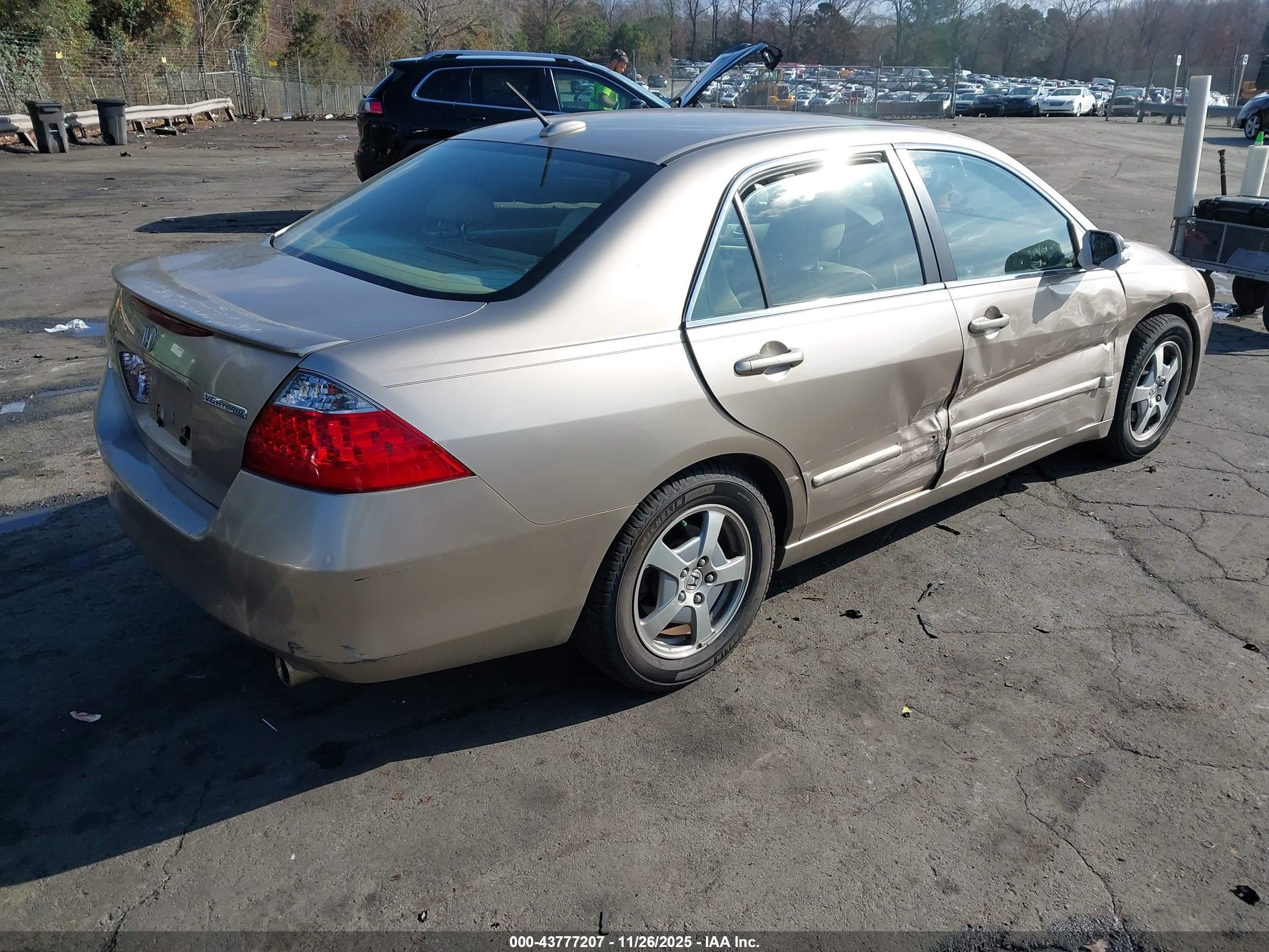2007 Honda Accord Hybrid   Золотой vin: JHMCN36477C003205