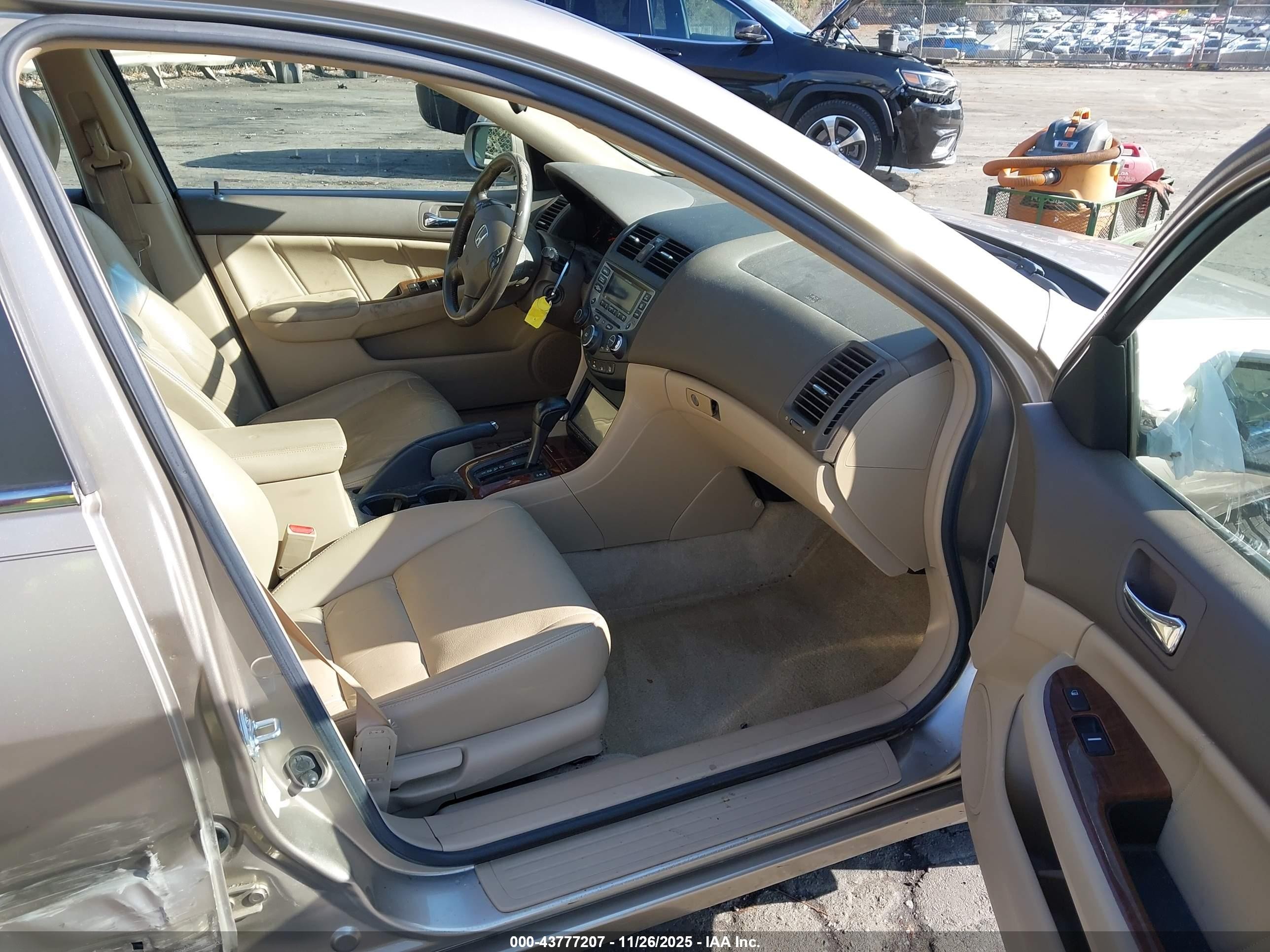 2007 Honda Accord Hybrid   Золотой vin: JHMCN36477C003205