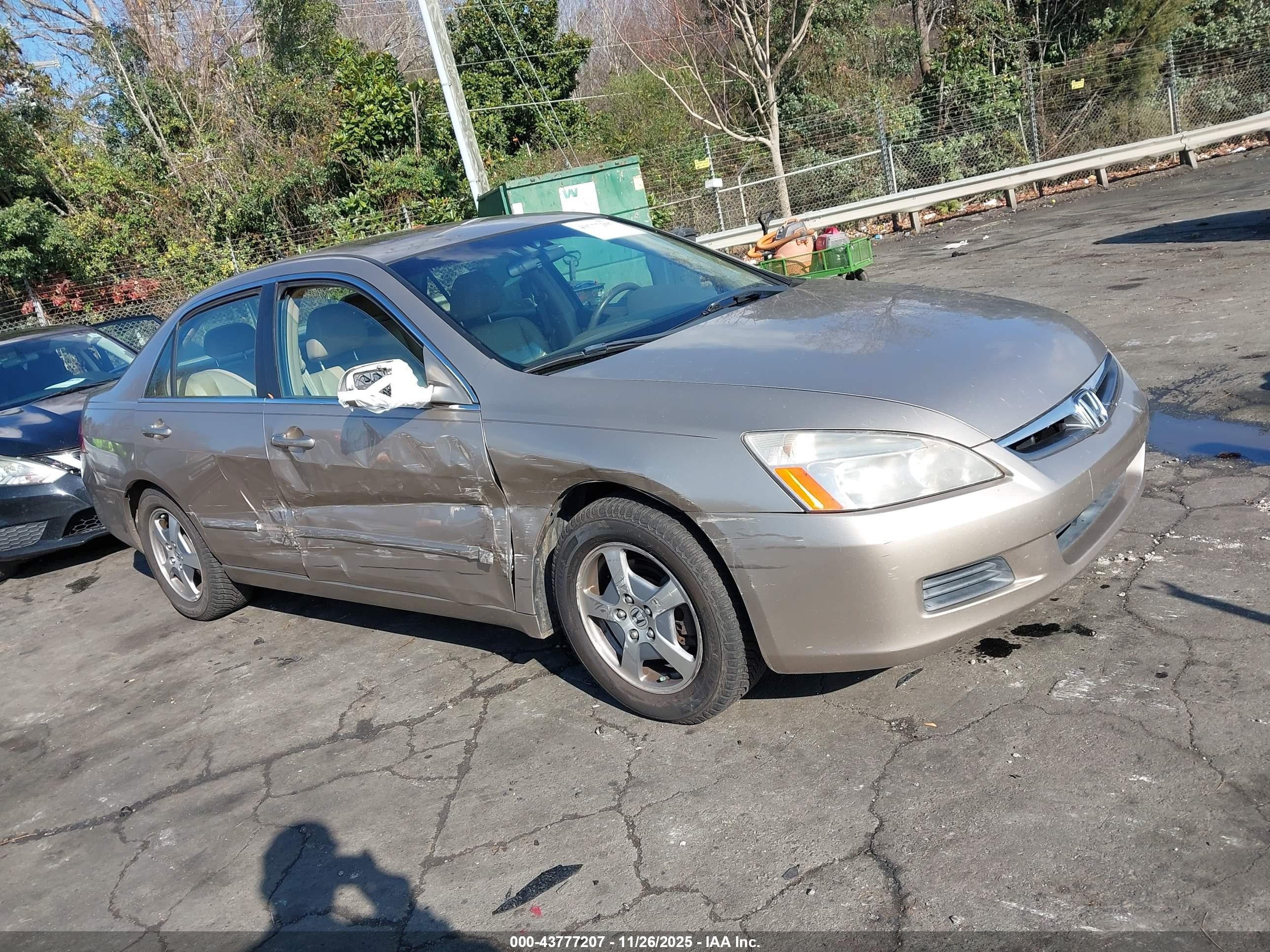 2007 Honda Accord Hybrid   Золотой vin: JHMCN36477C003205