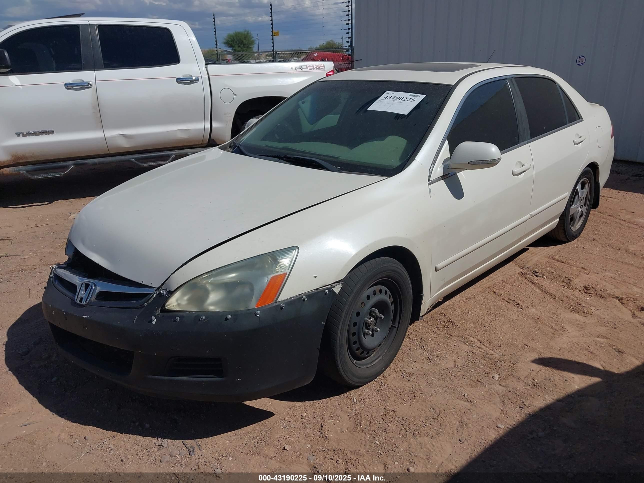 2007 Honda Accord Hybrid   White vin: JHMCN36497C003030