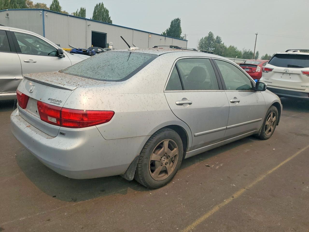 2005 Honda Accord Hybrid Silver vin: JHMCN364X5C004040