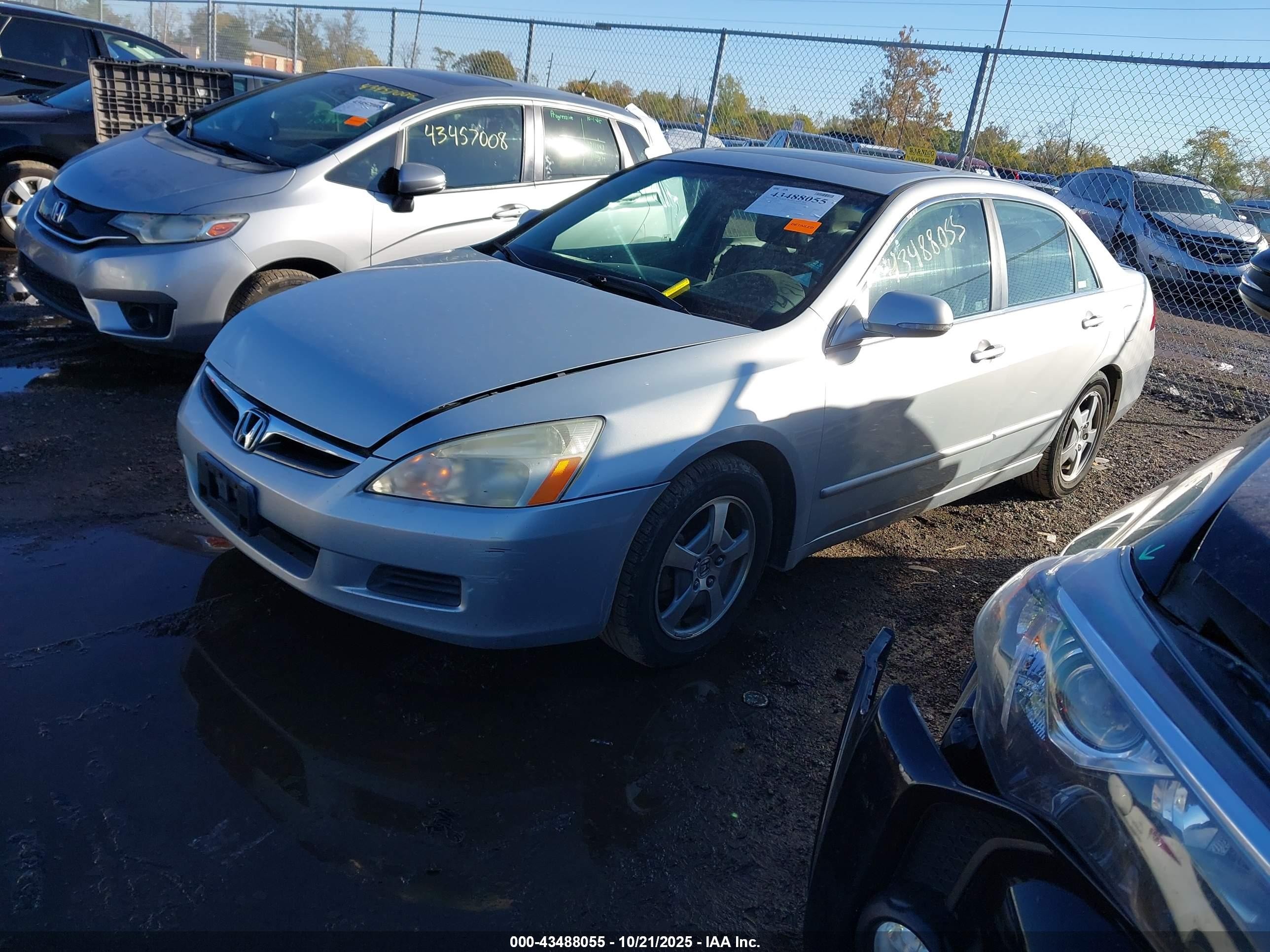 2007 Honda Accord Hybrid   White vin: JHMCN364X7C003473