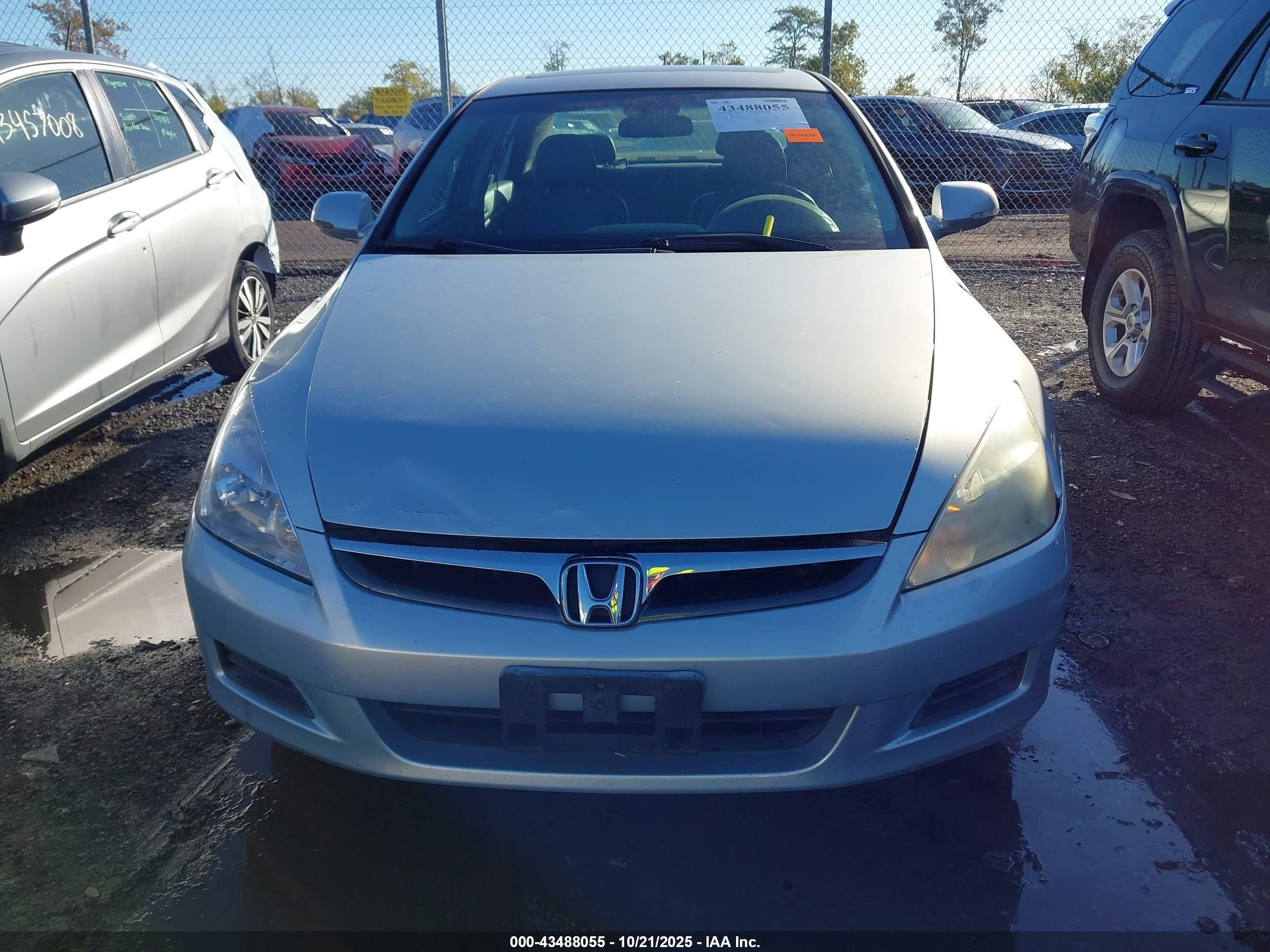 2007 Honda Accord Hybrid   White vin: JHMCN364X7C003473