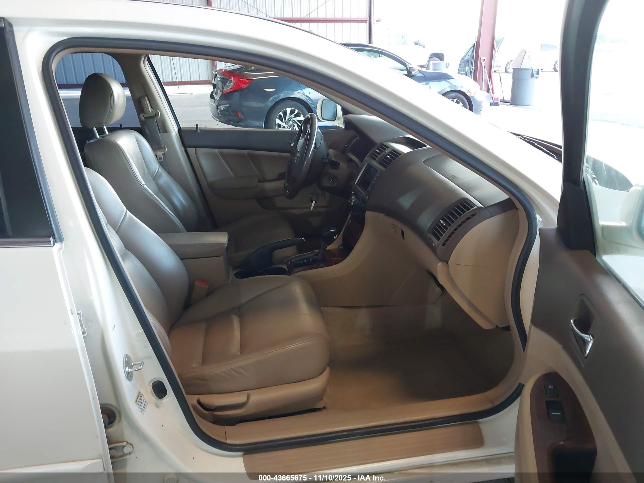 2007 Honda Accord Hybrid   White vin: JHMCN36517C001880