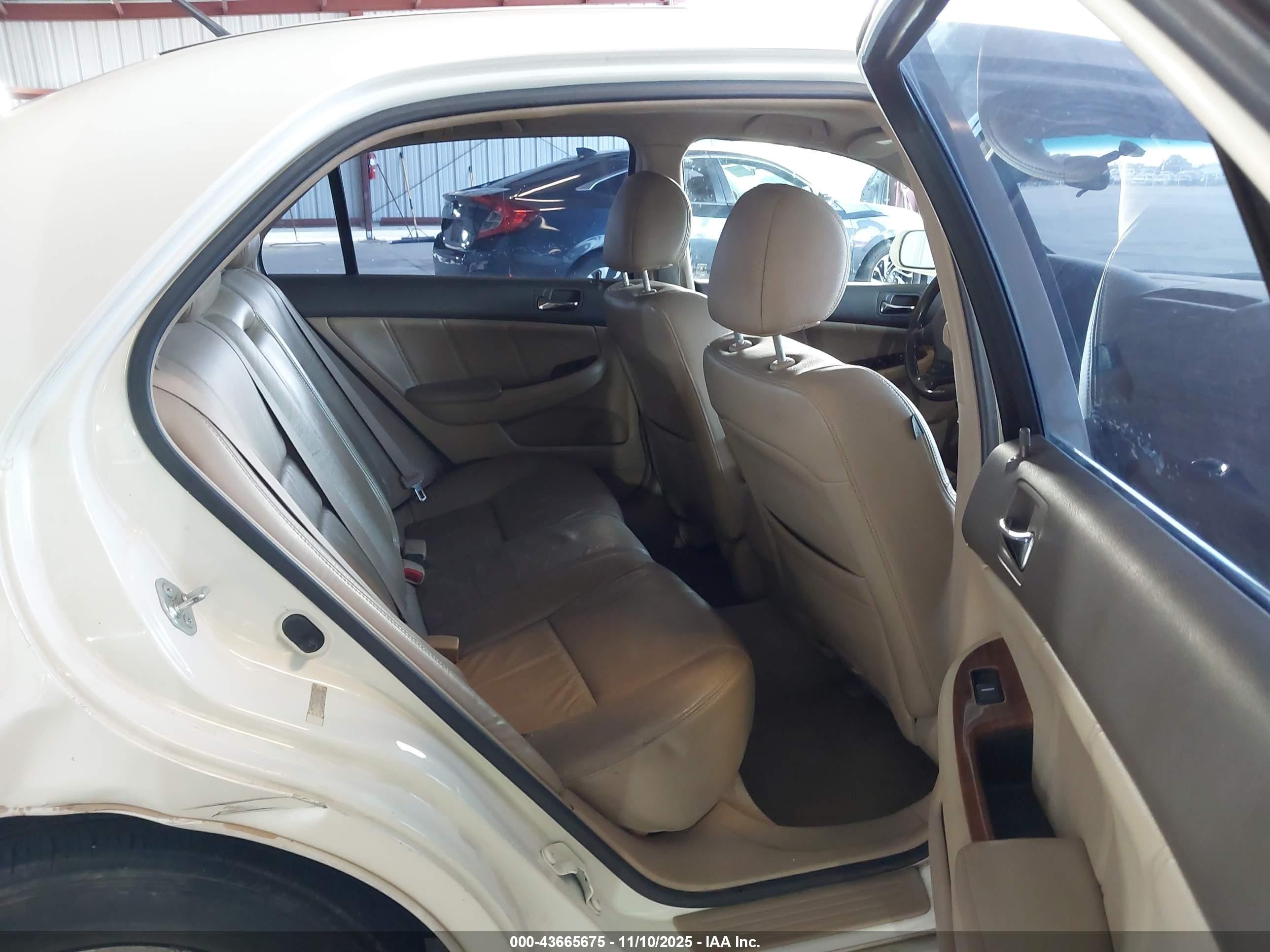 2007 Honda Accord Hybrid   White vin: JHMCN36517C001880