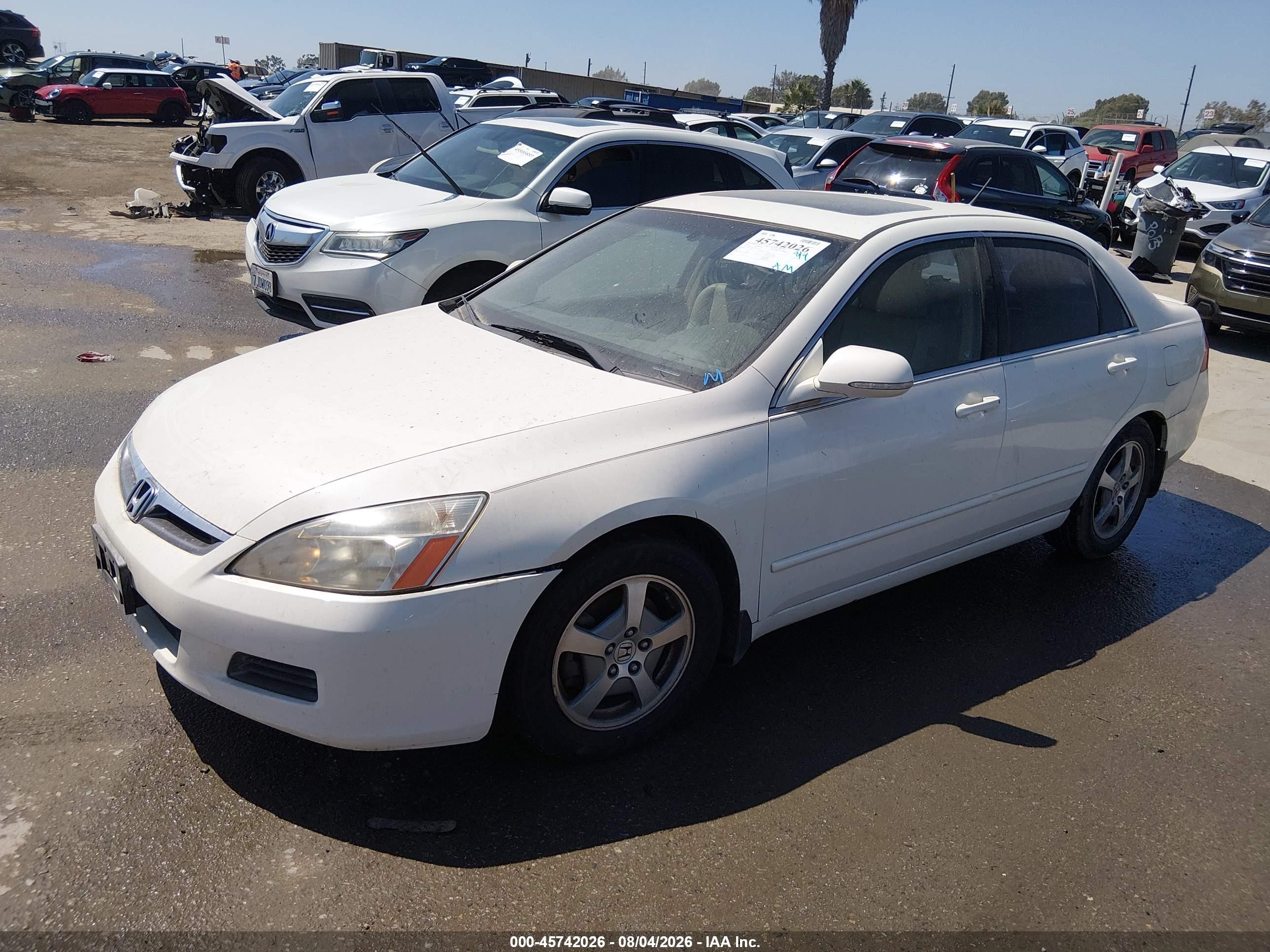 2007 Honda Accord Hybrid   White vin: JHMCN36557C001235