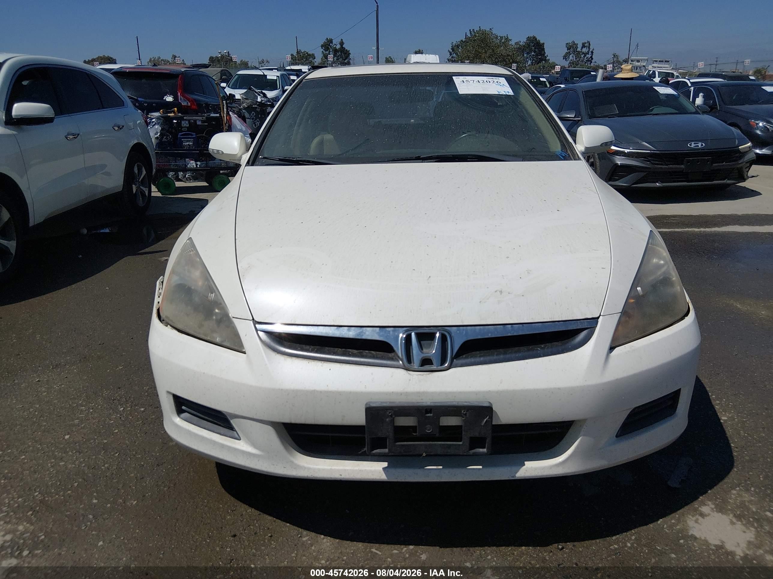 2007 Honda Accord Hybrid   White vin: JHMCN36557C001235