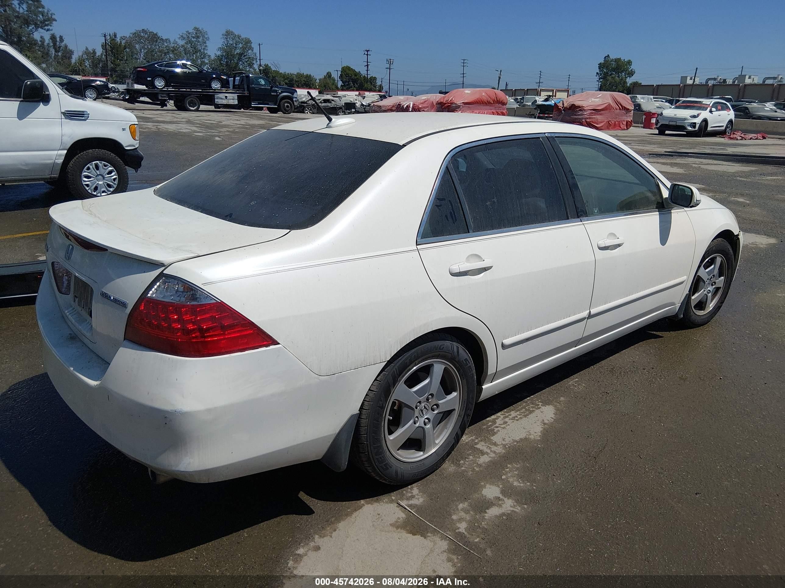 2007 Honda Accord Hybrid   White vin: JHMCN36557C001235