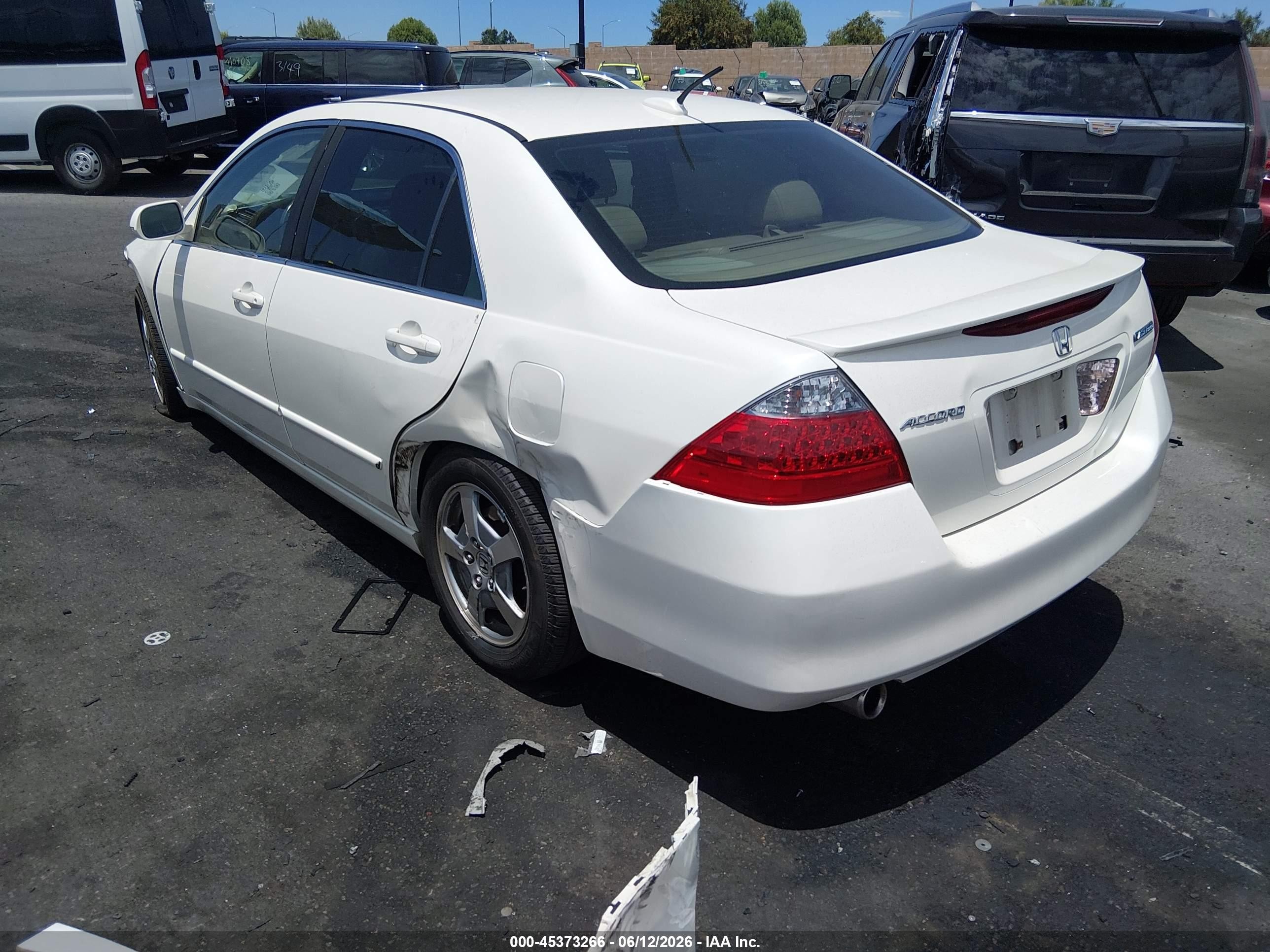 2007 Honda Accord Hybrid   White vin: JHMCN36557C003695