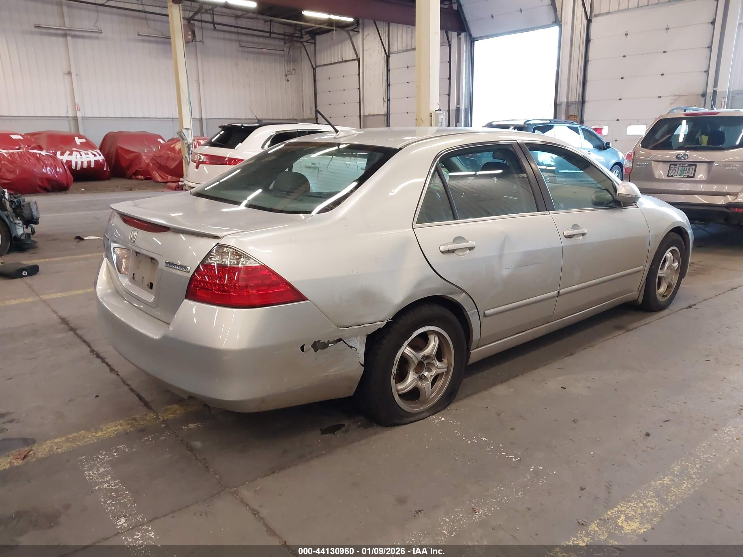 2007 Honda Accord Hybrid   Серебряный vin: JHMCN36597C002291
