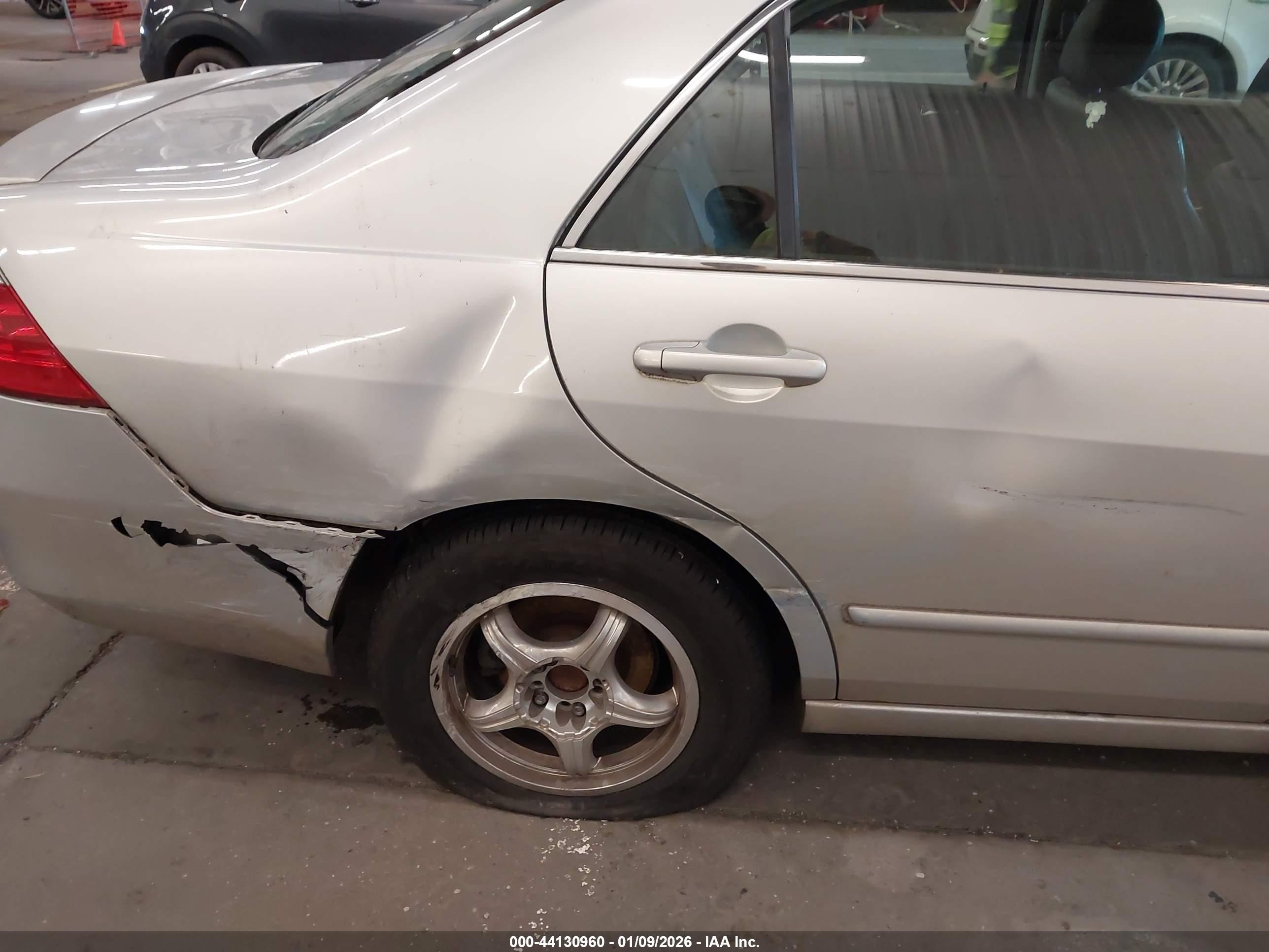 2007 Honda Accord Hybrid   Серебряный vin: JHMCN36597C002291