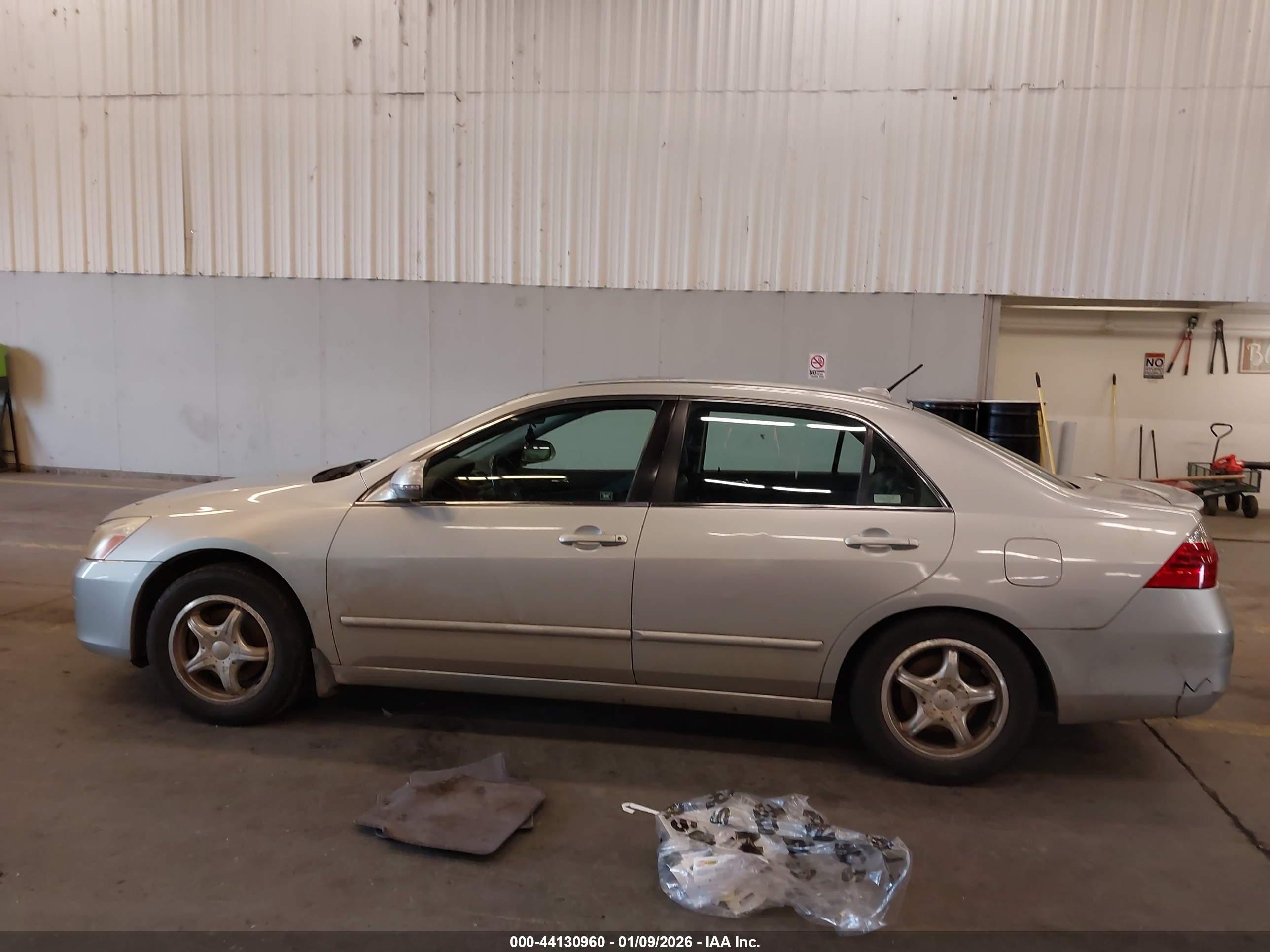 2007 Honda Accord Hybrid   Серебряный vin: JHMCN36597C002291