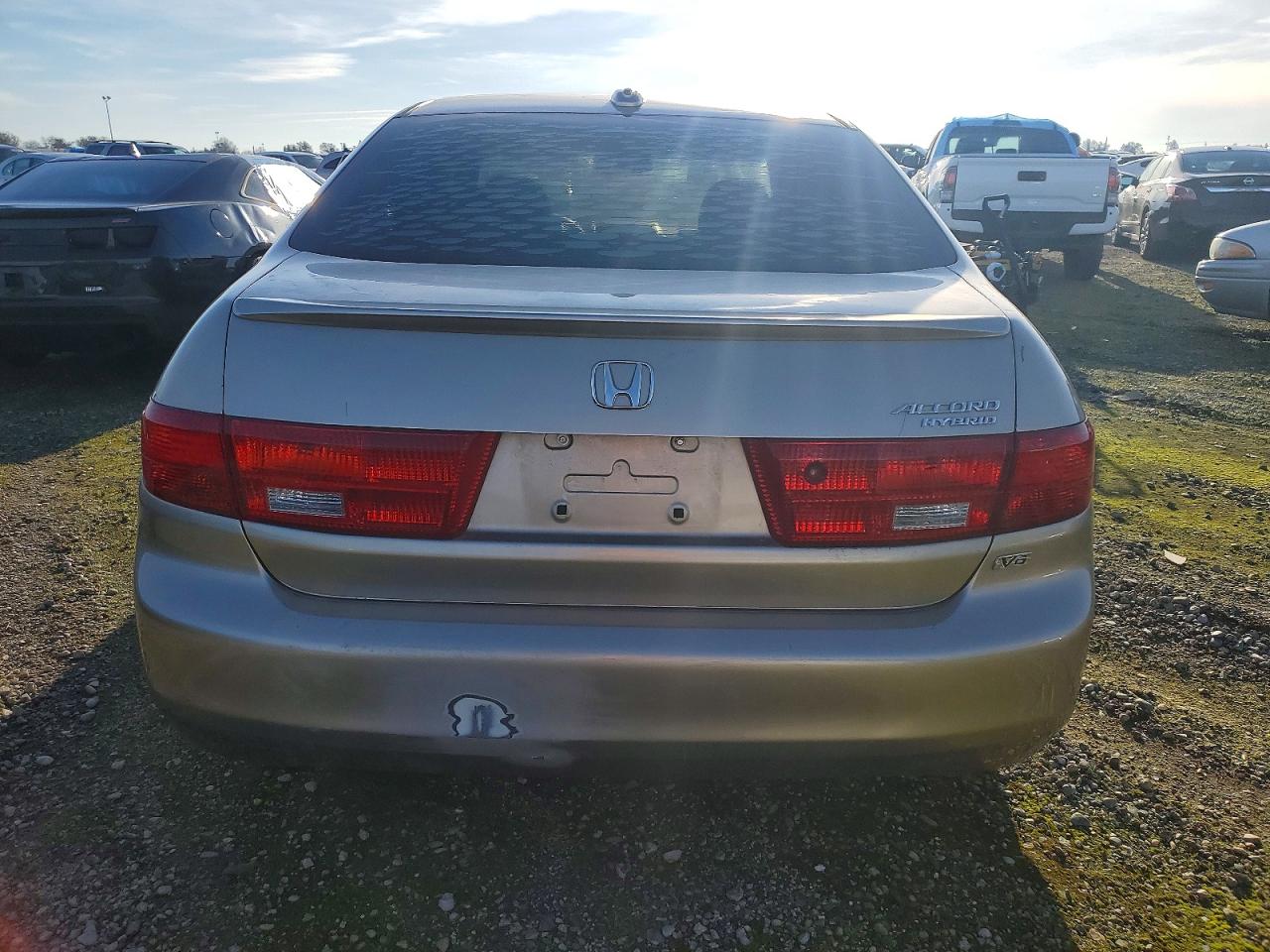 2005 Honda Accord Hybrid Gold vin: JHMCN365X5C019260