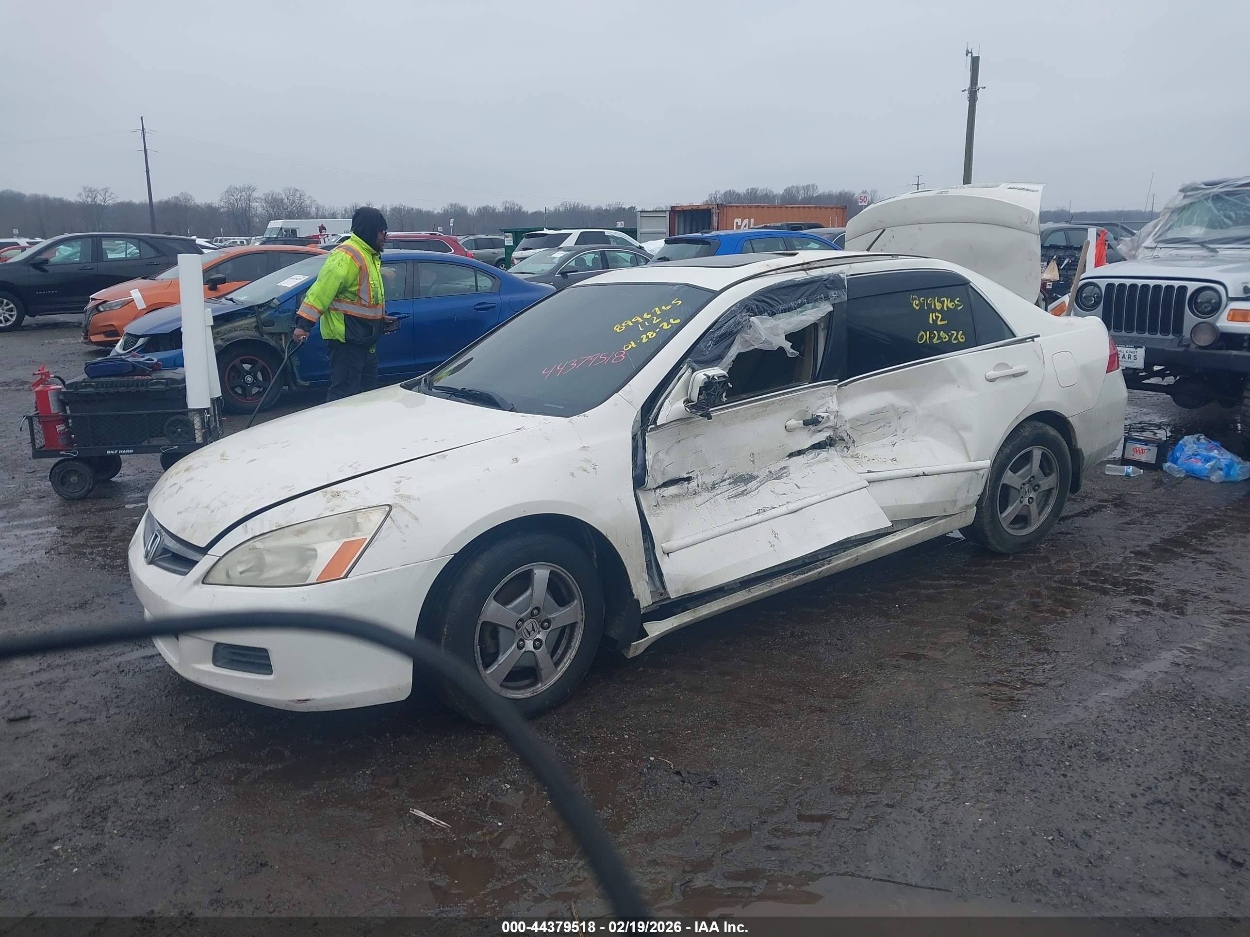 2007 Honda Accord Hybrid   White vin: JHMCN365X7C003045