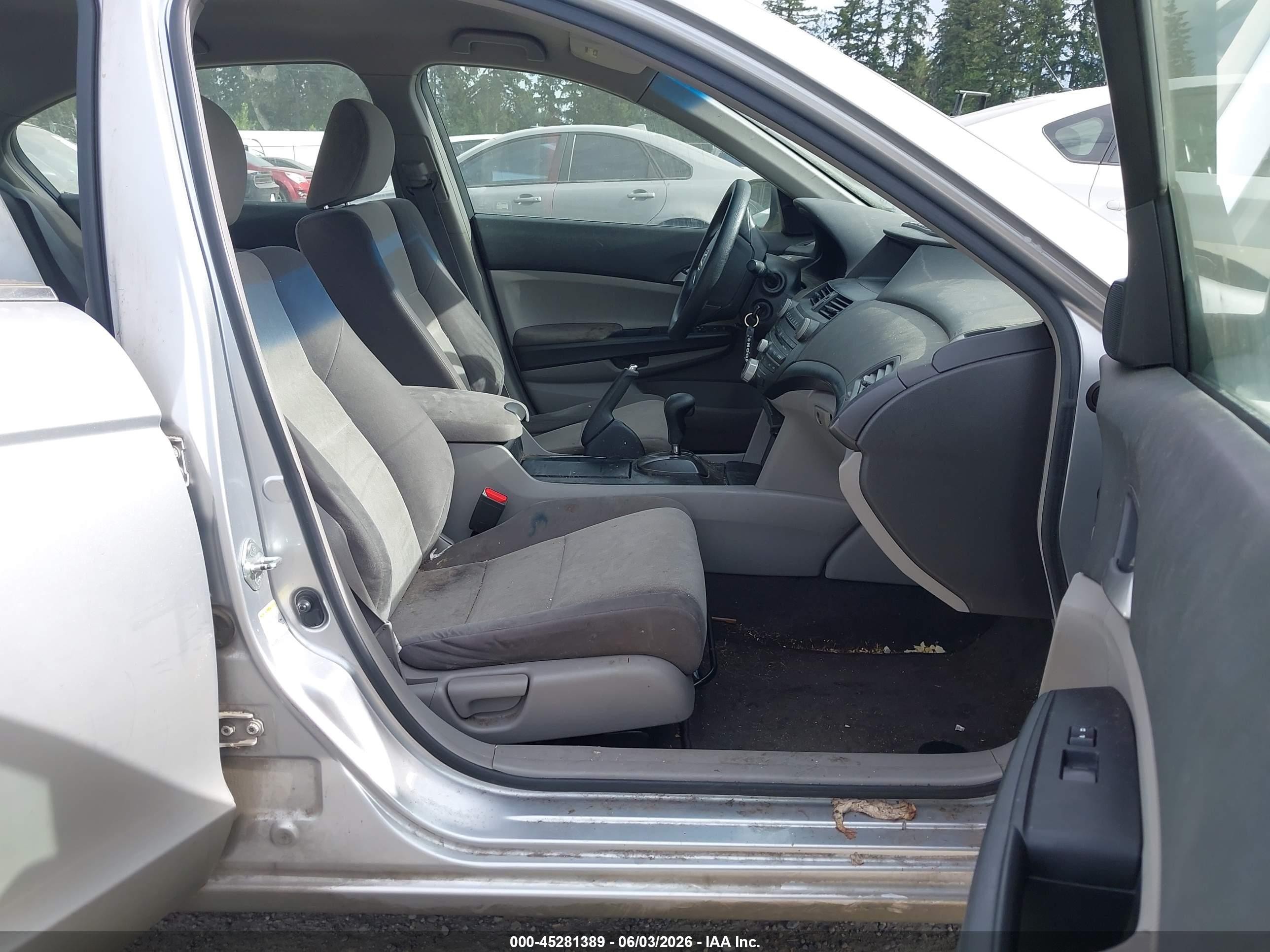 2008 Honda Accord 2.4 Lx Silver vin: JHMCP26328C033189