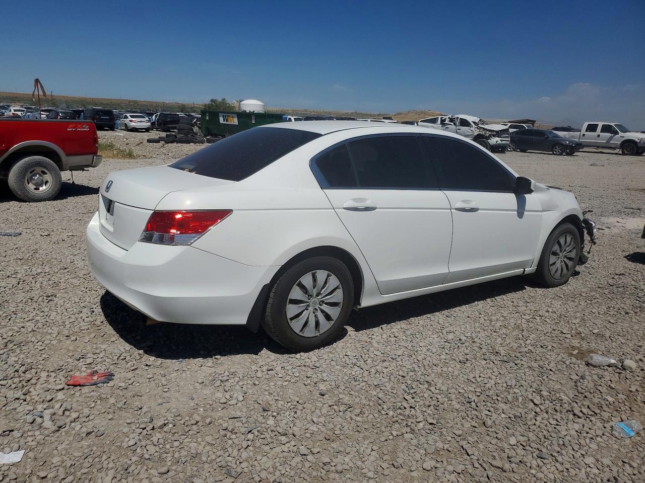2008 Honda Accord Lx White vin: JHMCP26338C043584