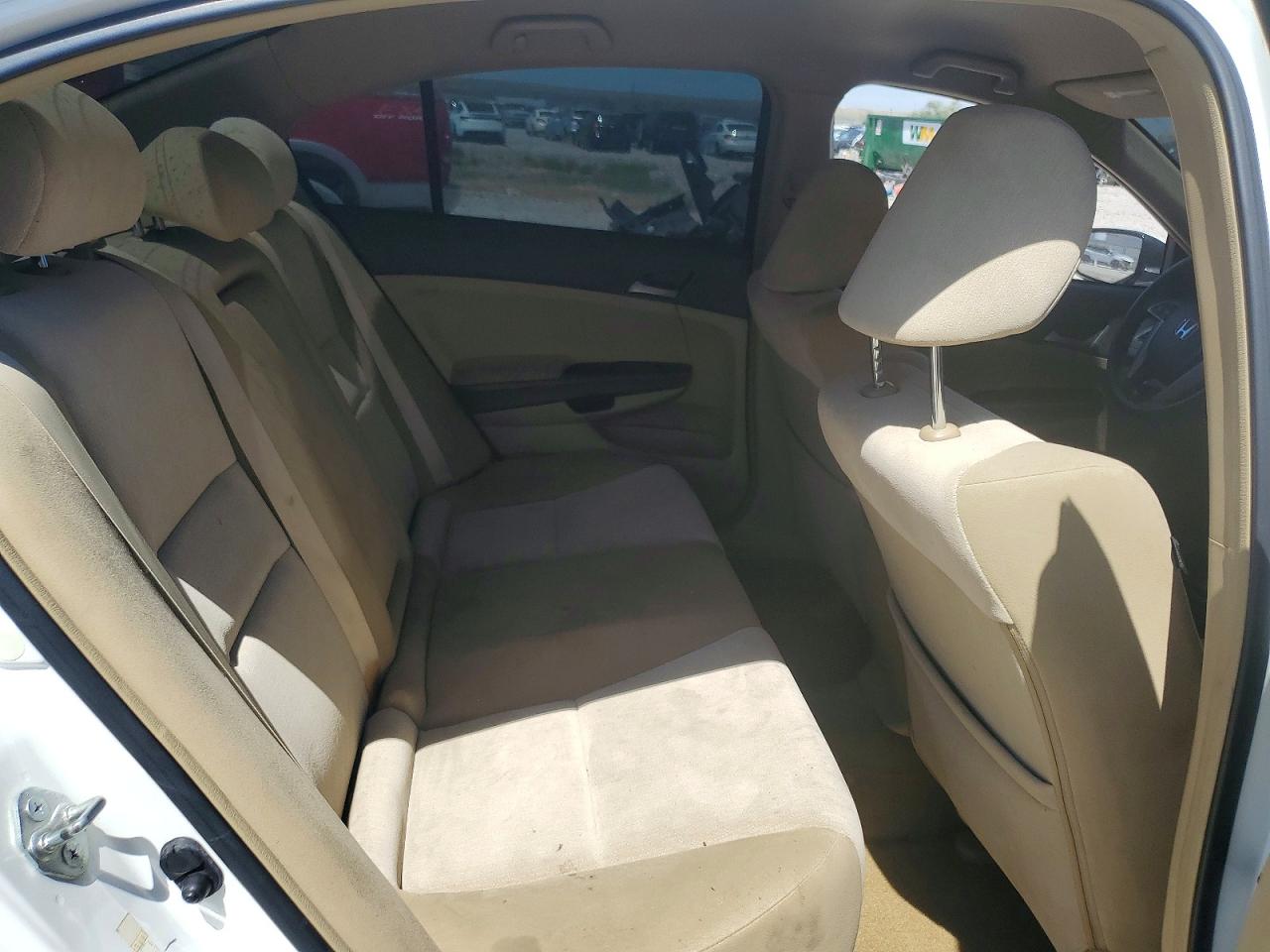 2008 Honda Accord Lx White vin: JHMCP26338C043584