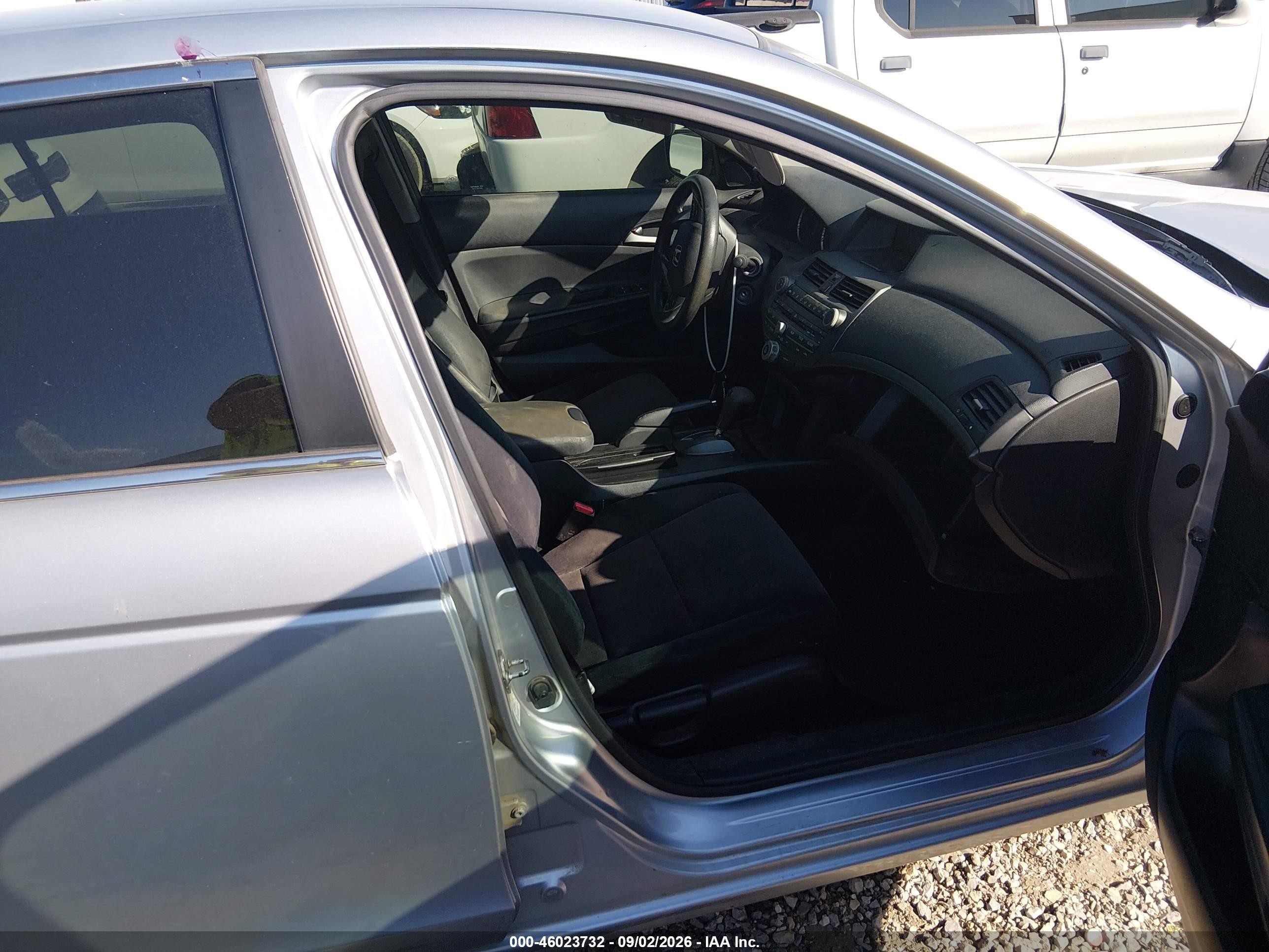 2008 Honda Accord 2.4 Lx Серебряный vin: JHMCP26368C057902