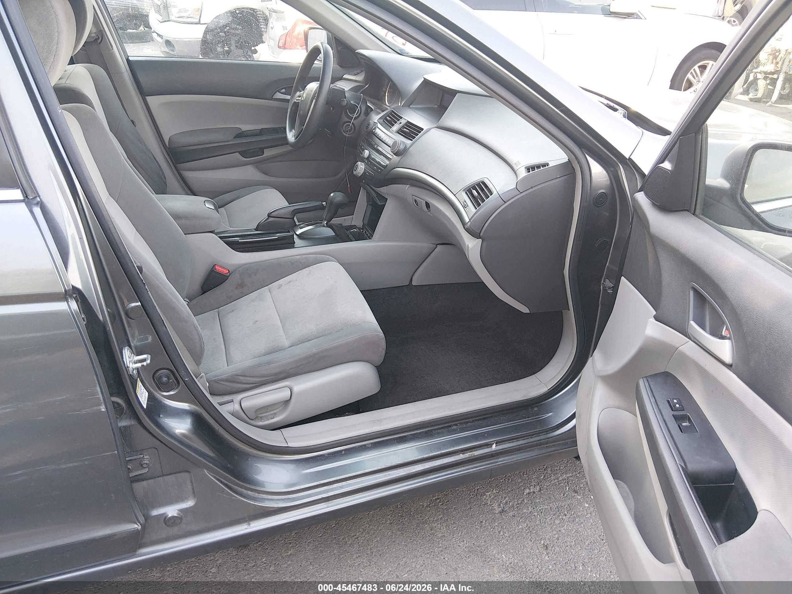 2009 Honda Accord 2.4 Lx Серый vin: JHMCP26389C011375