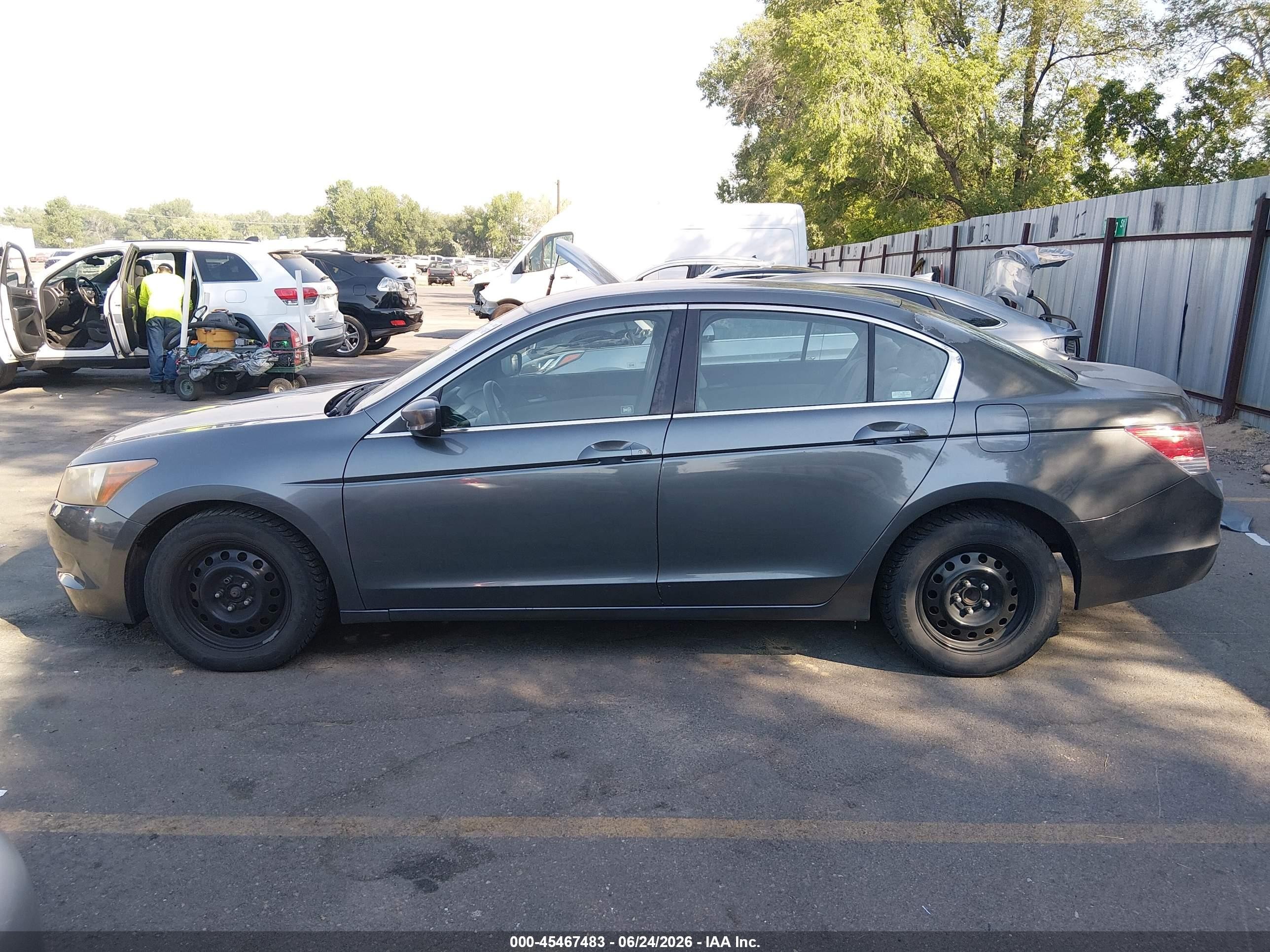 2009 Honda Accord 2.4 Lx Серый vin: JHMCP26389C011375