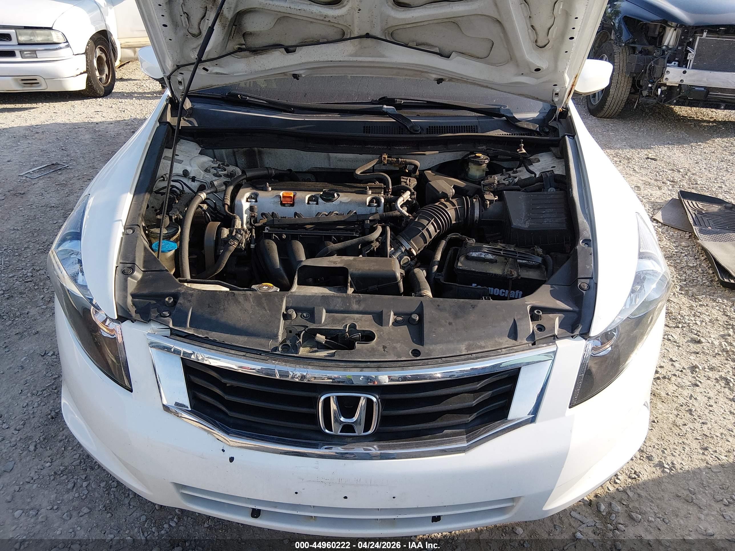2008 Honda Accord 2.4 Lx White vin: JHMCP26398C013182