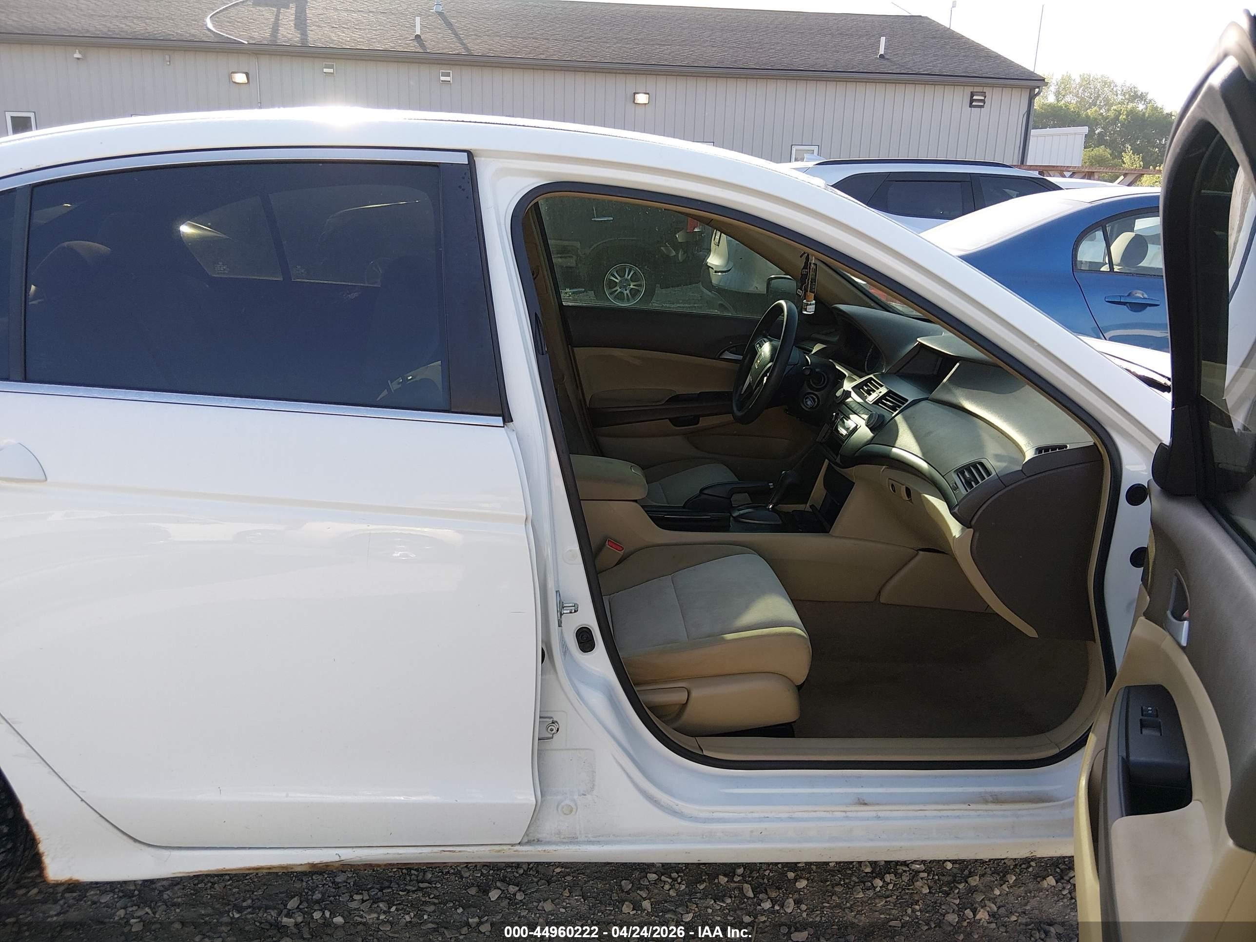 2008 Honda Accord 2.4 Lx White vin: JHMCP26398C013182