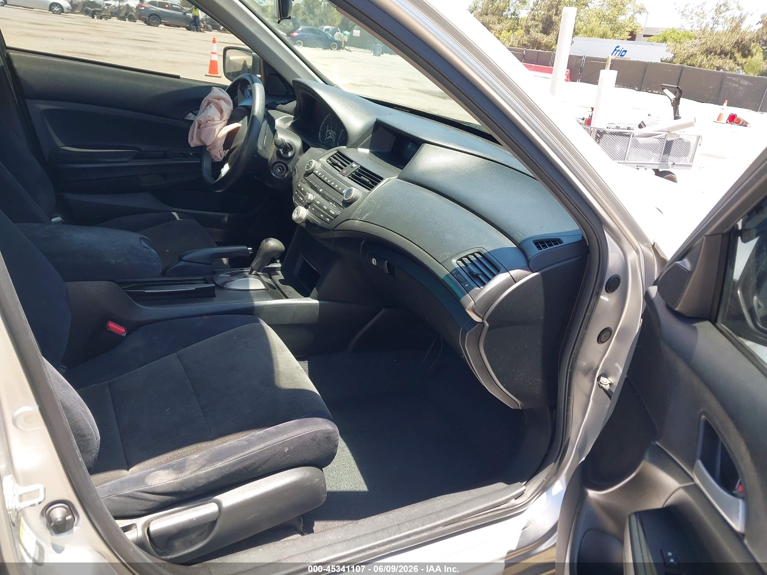 2008 Honda Accord 2.4 Lx Silver vin: JHMCP263X8C035174