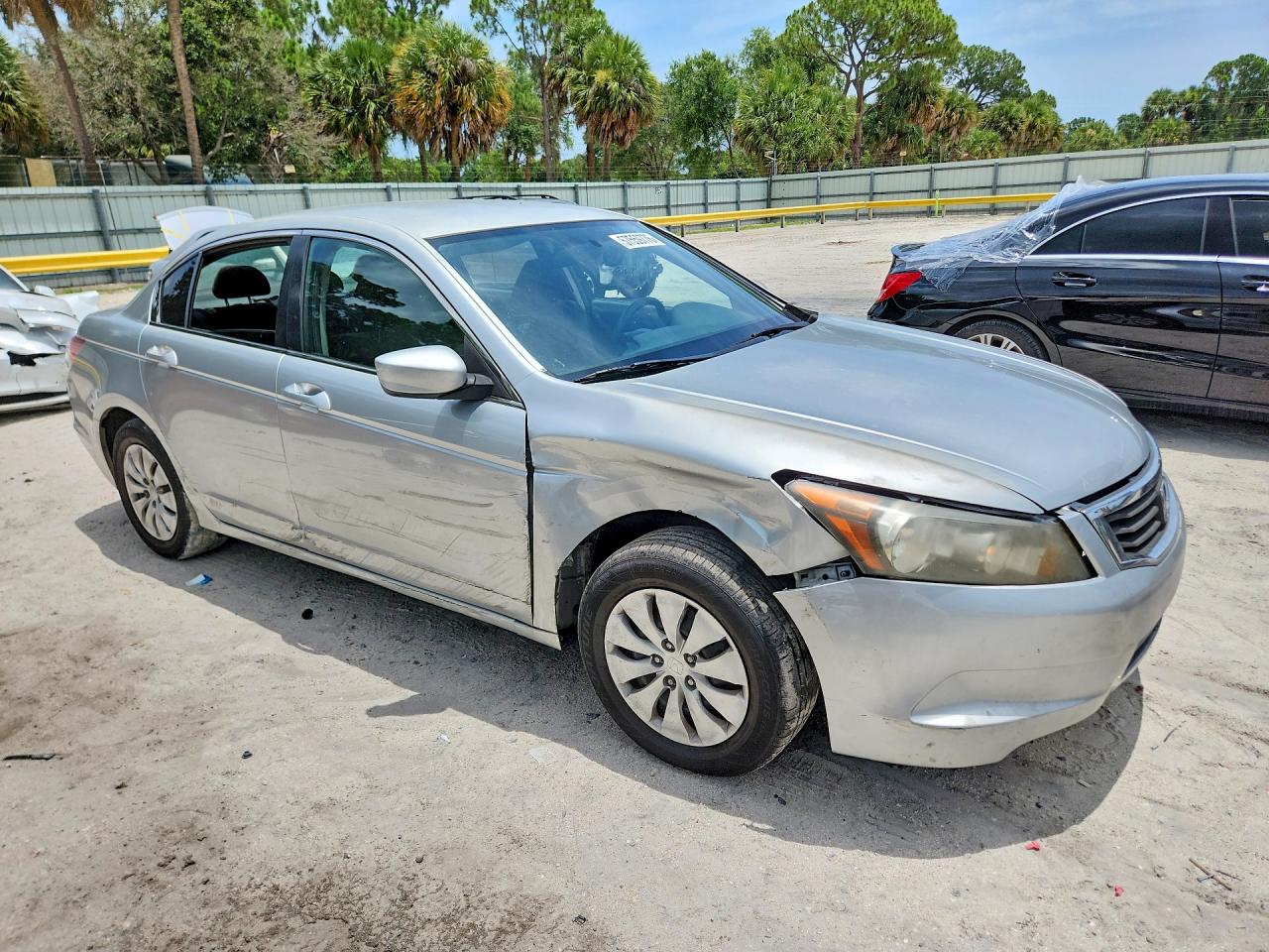 2008 Honda Accord Lx Silver vin: JHMCP263X8C070698