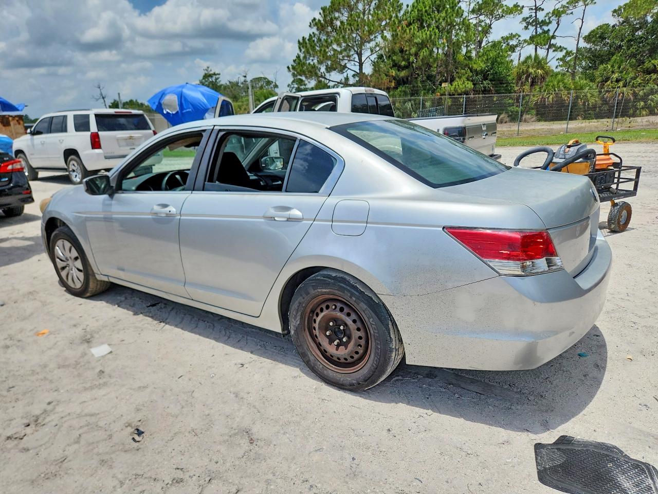 2008 Honda Accord Lx Silver vin: JHMCP263X8C070698