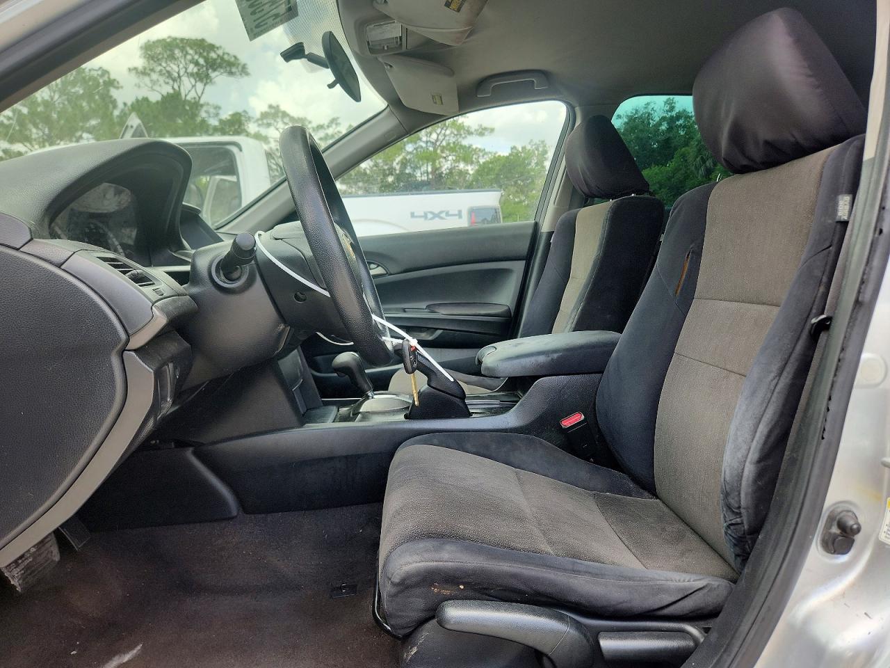 2008 Honda Accord Lx Silver vin: JHMCP263X8C070698