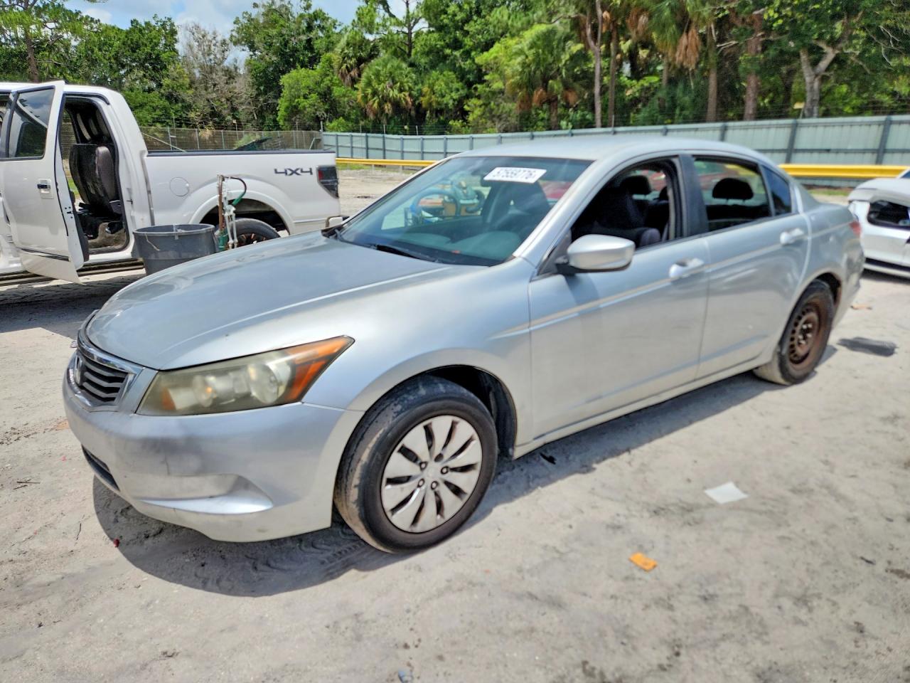 2008 Honda Accord Lx Silver vin: JHMCP263X8C070698