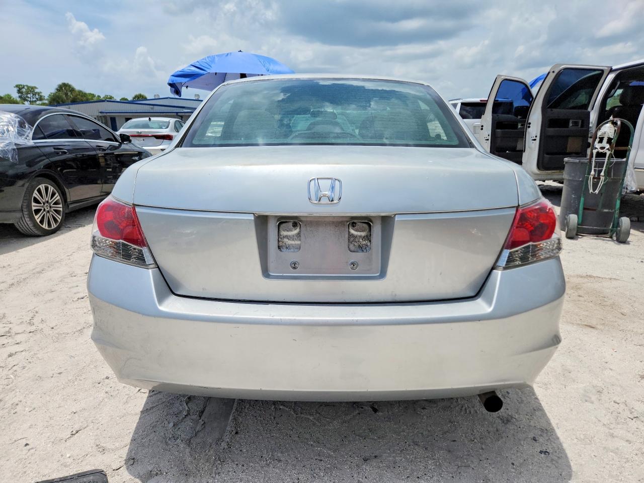 2008 Honda Accord Lx Silver vin: JHMCP263X8C070698