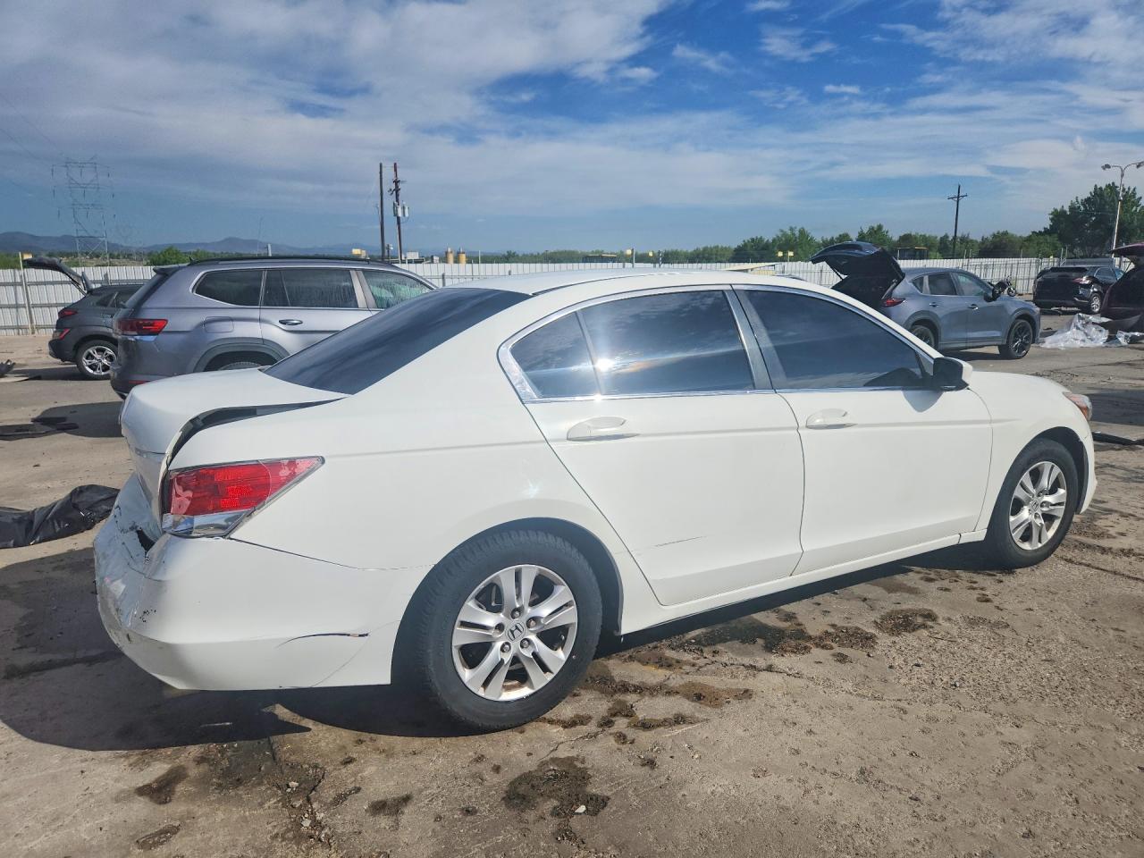 2009 Honda Accord Lxp White vin: JHMCP26419C007709