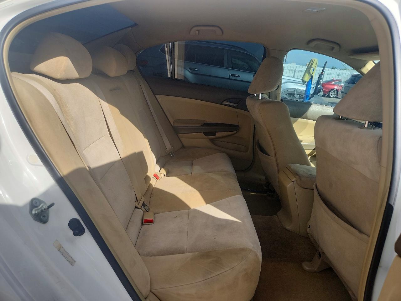 2009 Honda Accord Lxp White vin: JHMCP26419C007709