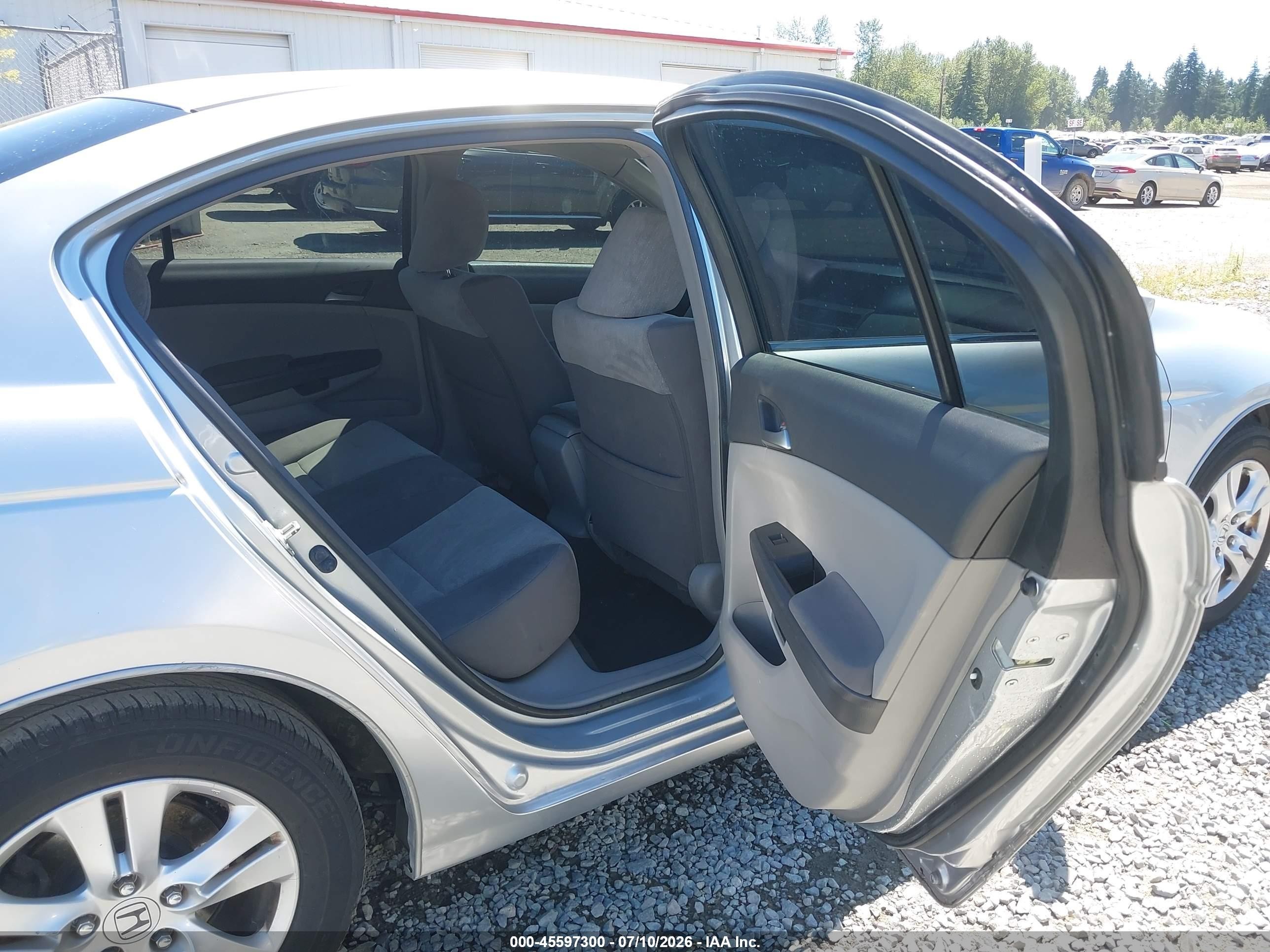 2008 Honda Accord 2.4 Lx-p Silver vin: JHMCP26488C013893