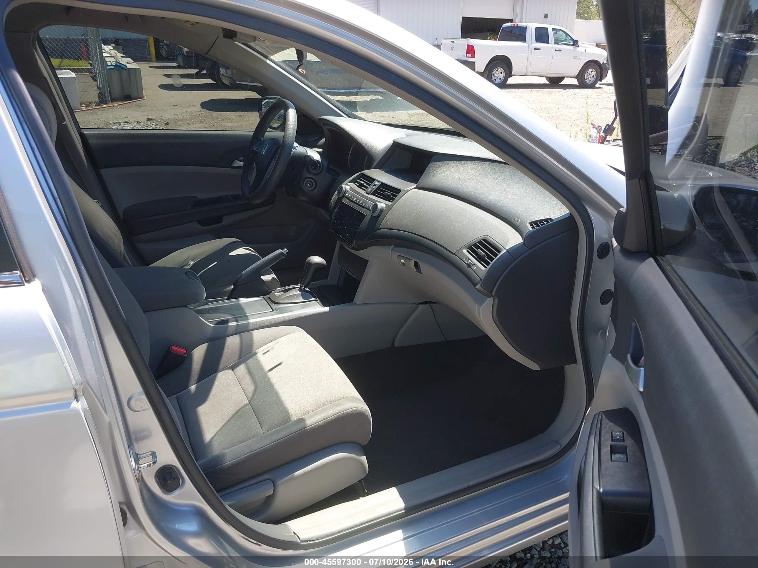 2008 Honda Accord 2.4 Lx-p Silver vin: JHMCP26488C013893