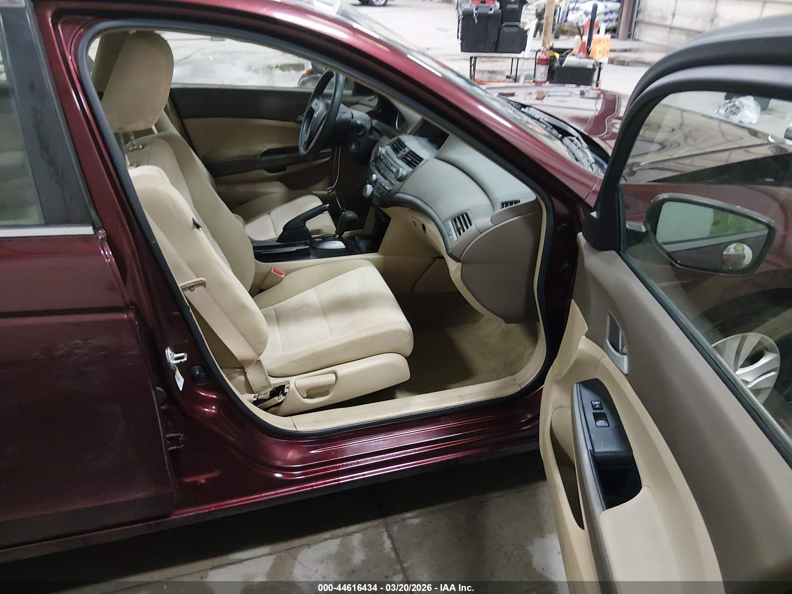 2009 Honda Accord 2.4 Lx-p Burgundy vin: JHMCP26499C008140