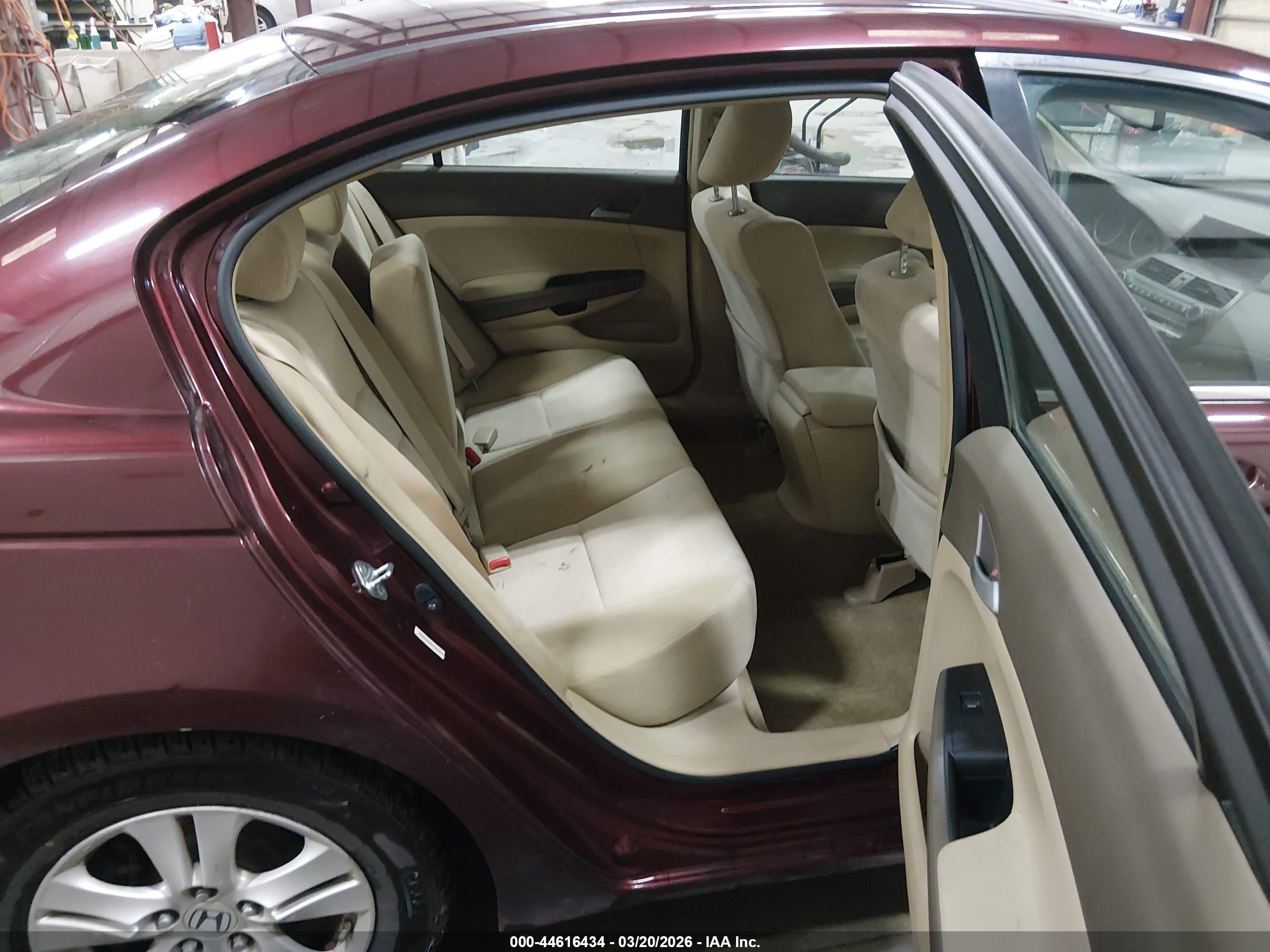 2009 Honda Accord 2.4 Lx-p Burgundy vin: JHMCP26499C008140