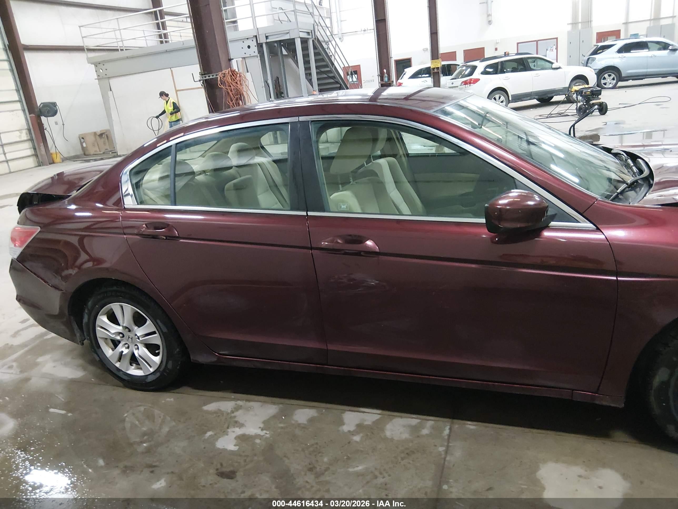 2009 Honda Accord 2.4 Lx-p Burgundy vin: JHMCP26499C008140